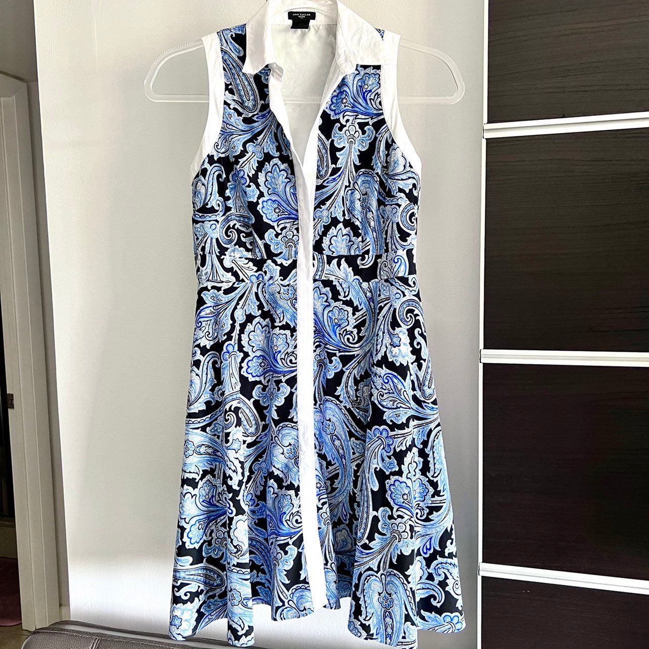Ann Taylor Sleeveless dress 00P