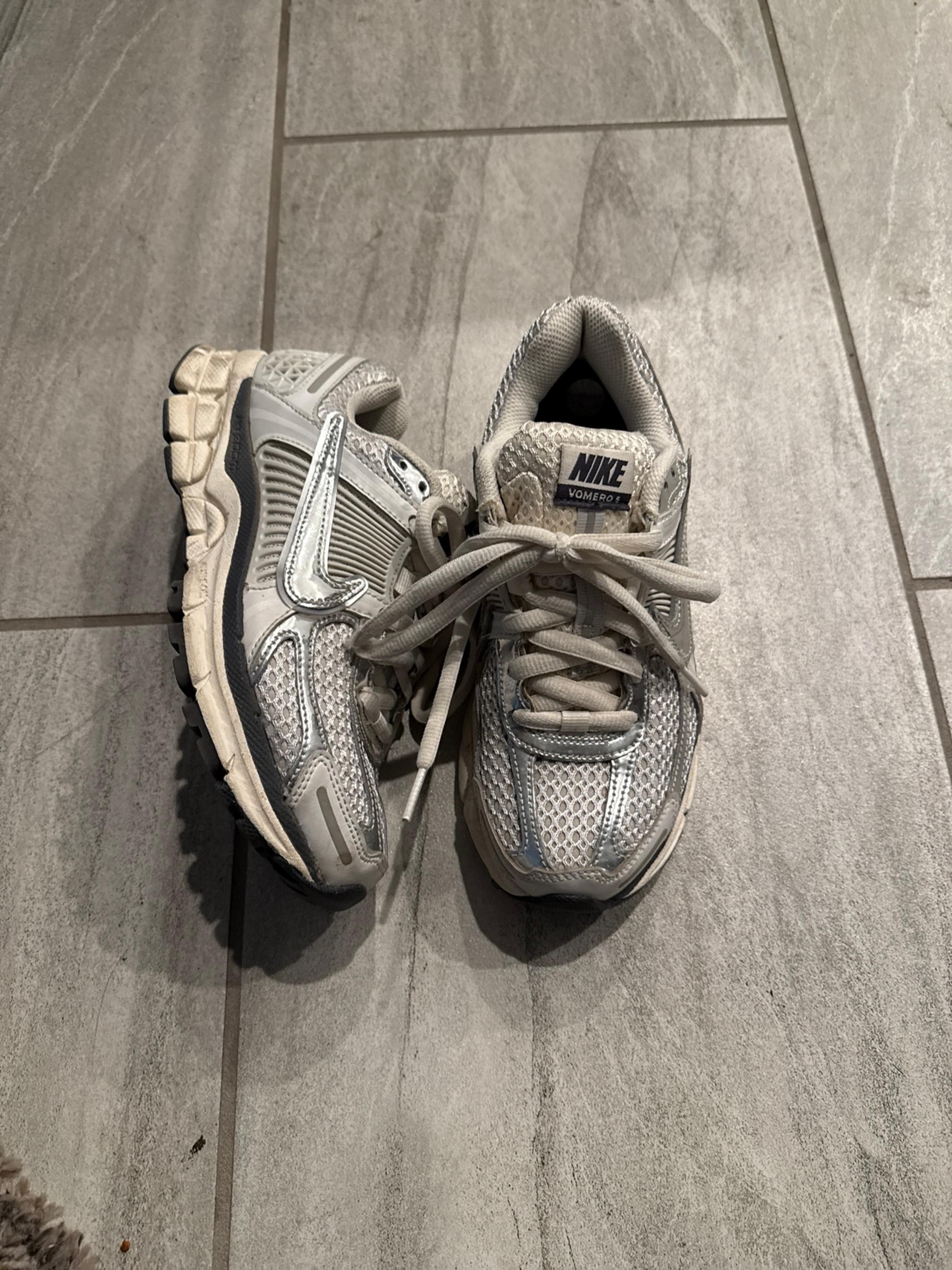 Nike Vomero 5 , women’s size 5.5