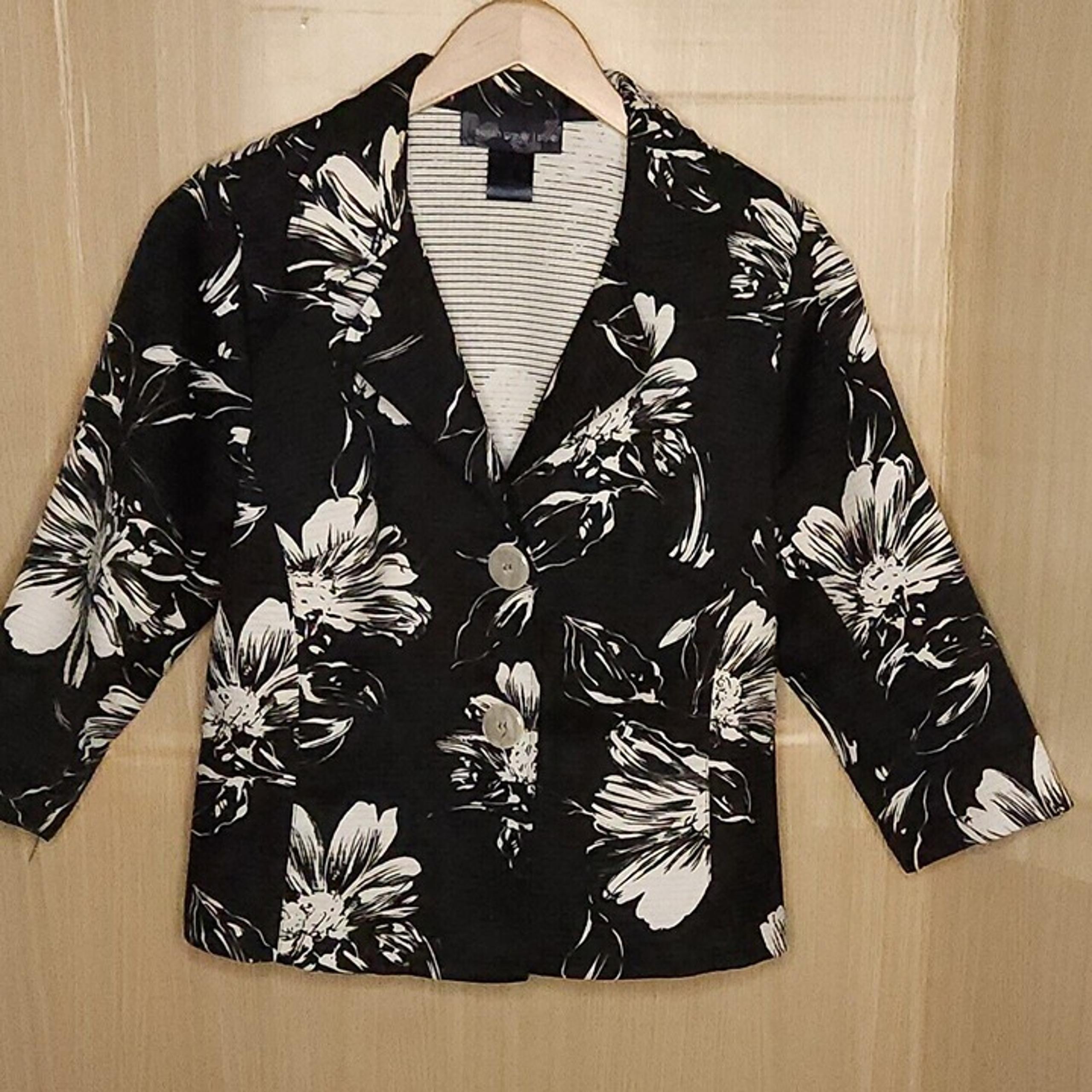Susan Graver Black White Floral Lightweight Quilted Blazer Medium