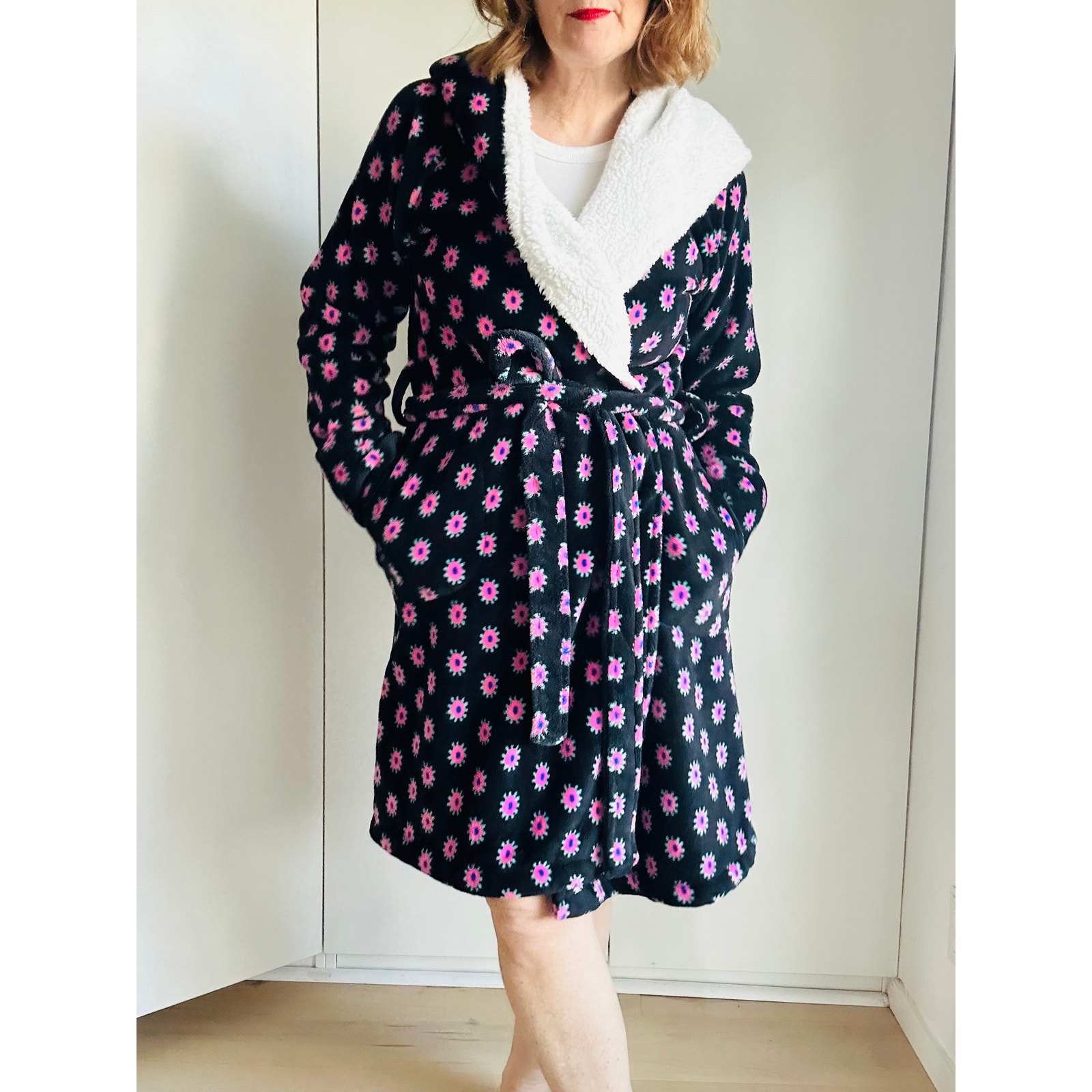 Vera Bradley Fleece Fuzzy Robe Size M Black Geo Print hoodie Short NWOT
