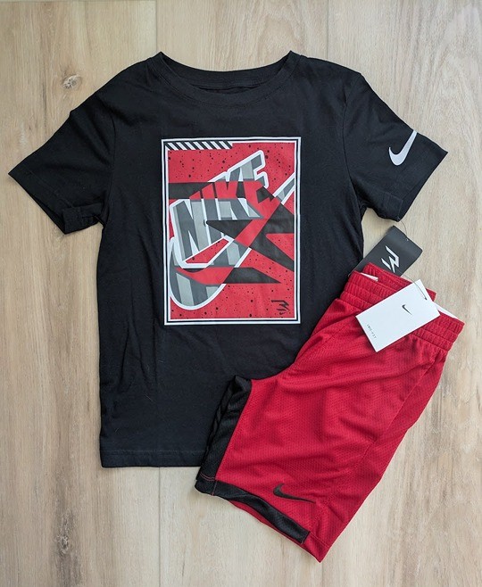 Nike Boys Set Youth Small NWT Black/red & white (YSM)