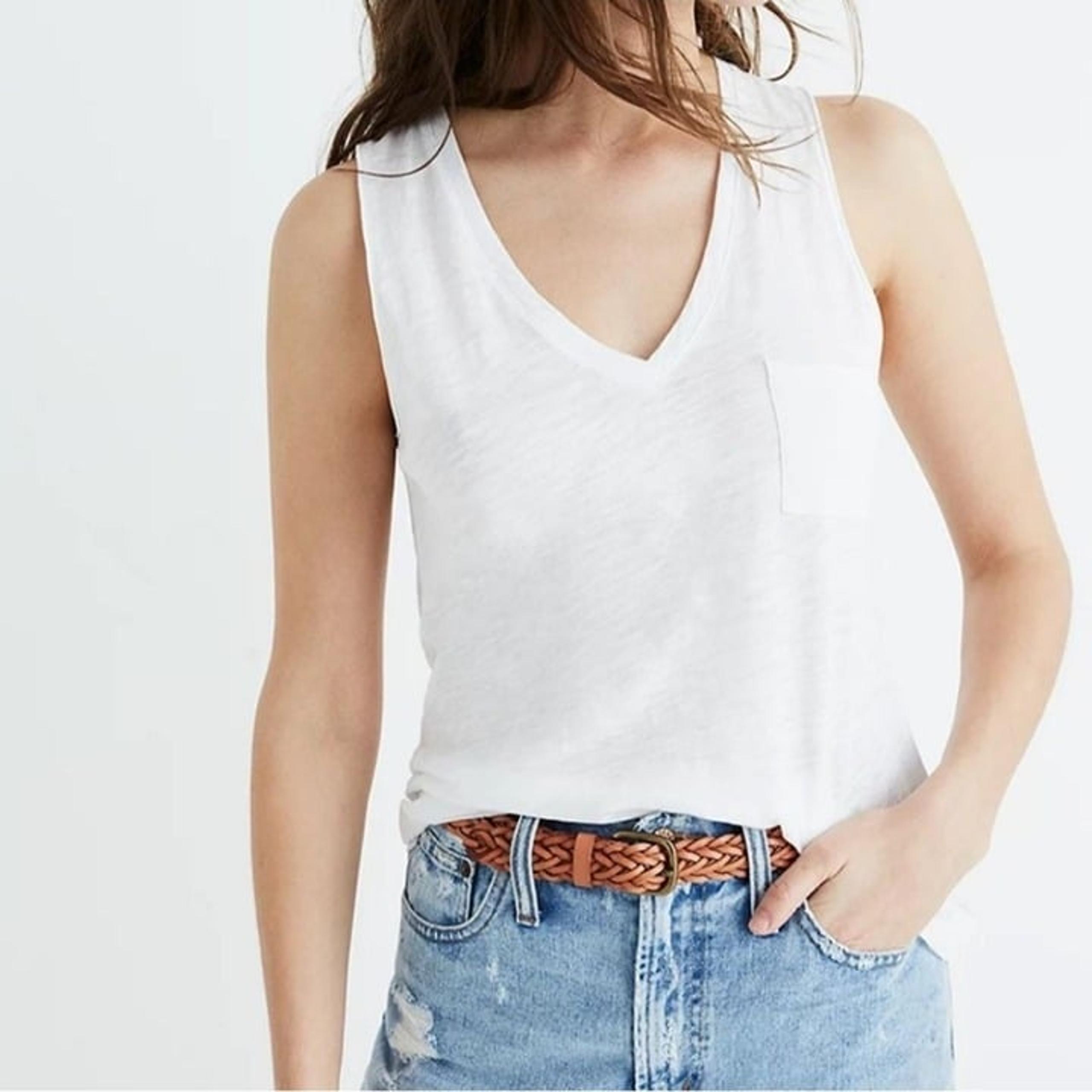 Madewell womens tank top size medium White color sleeveless V-neck lightweight
