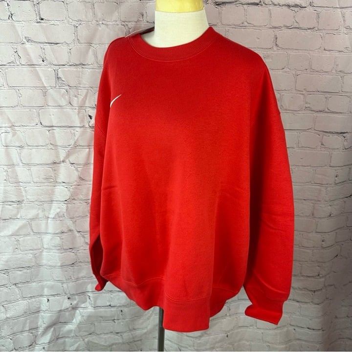 NWT Nike oversized boxy training sweatshirt sz womens medium training Sweater