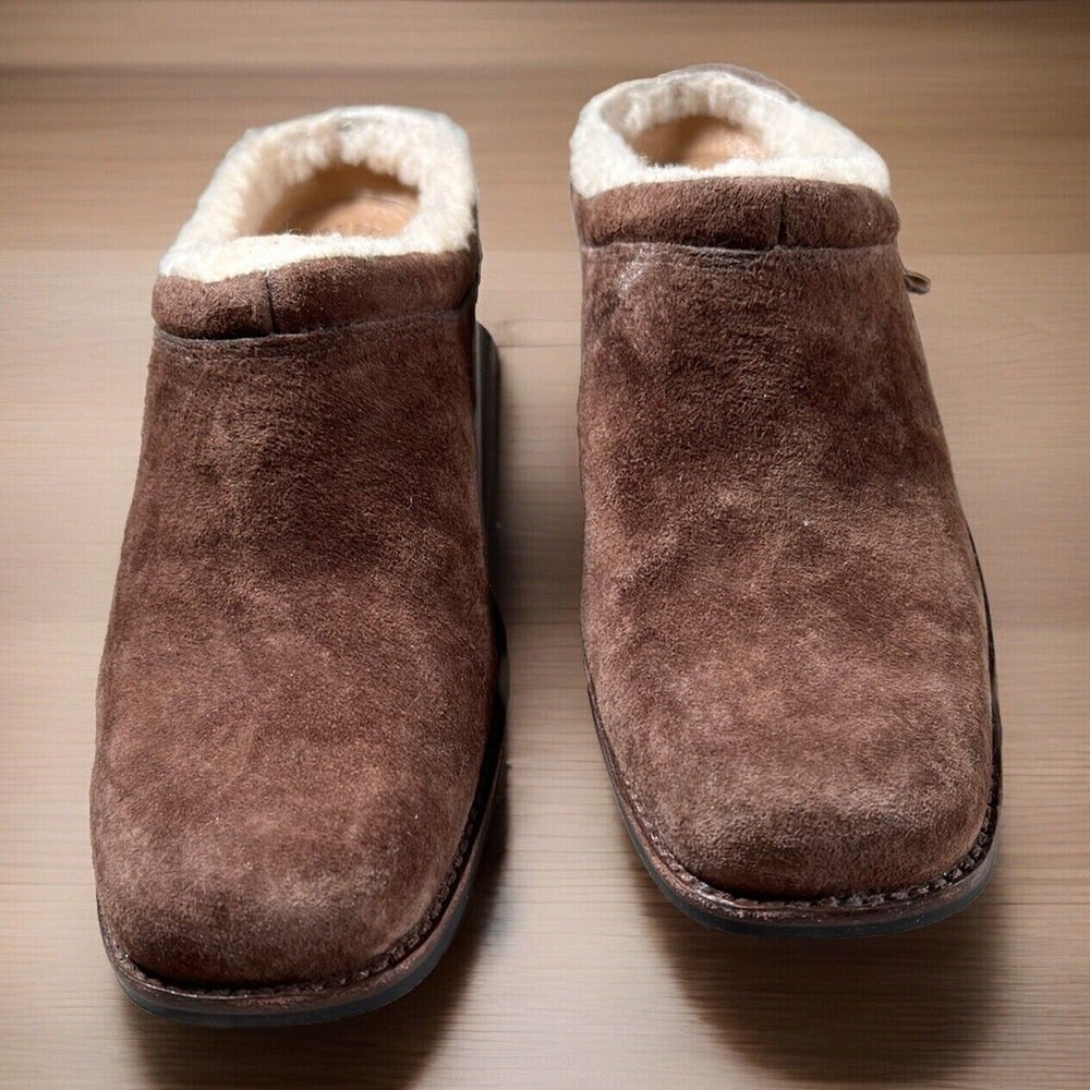 UGG Womens Shoreham 5380 Slip On Mules, Brown Suede, Shearling Lining, Size 7.5