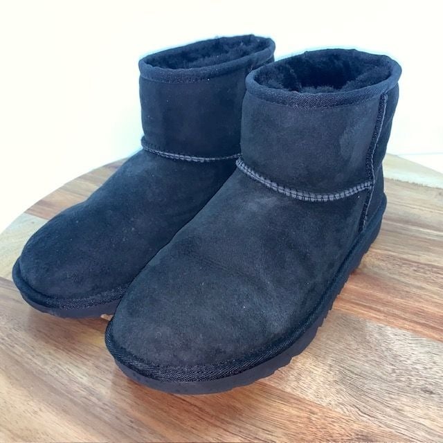 UGG Classic Mini II 1017715K Big Kids Black Round Toe Ankle Snow Boots Size 6
