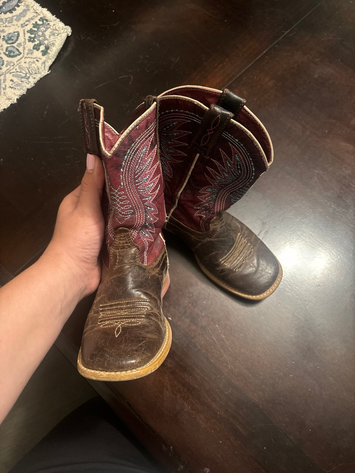 Ariat kids boots size 9.5 (used)