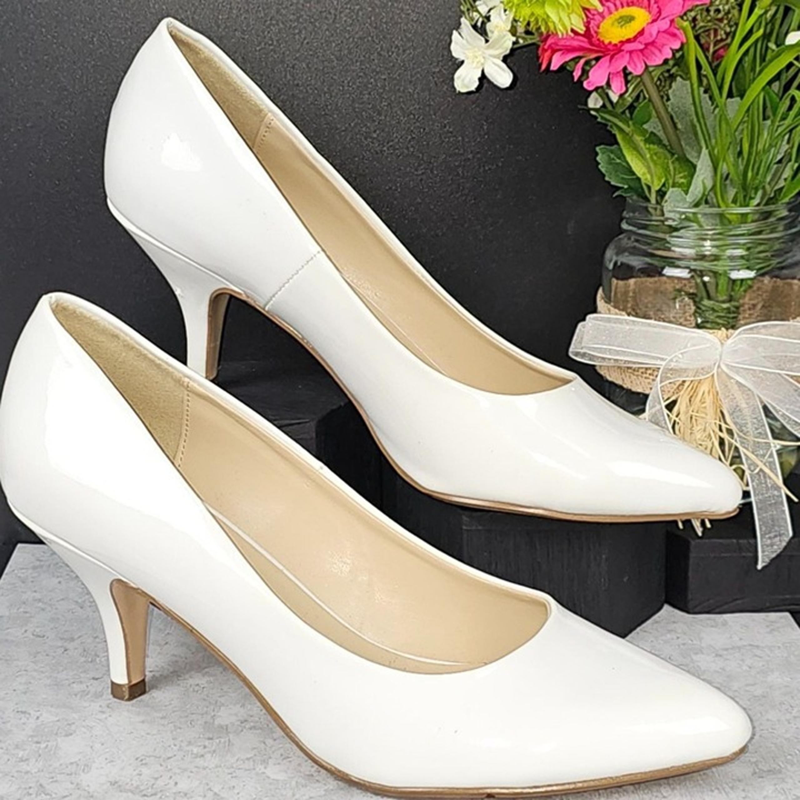 Call It Spring White US 9 Close Toed 3" Pumps Business Casual Dress Shoes Heels