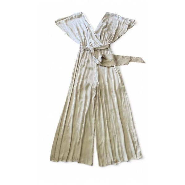 NWOT EXPRESS Women’sSatin Flutter Sleeve Culotte Jumpsuit Champagne Color Sz XXS