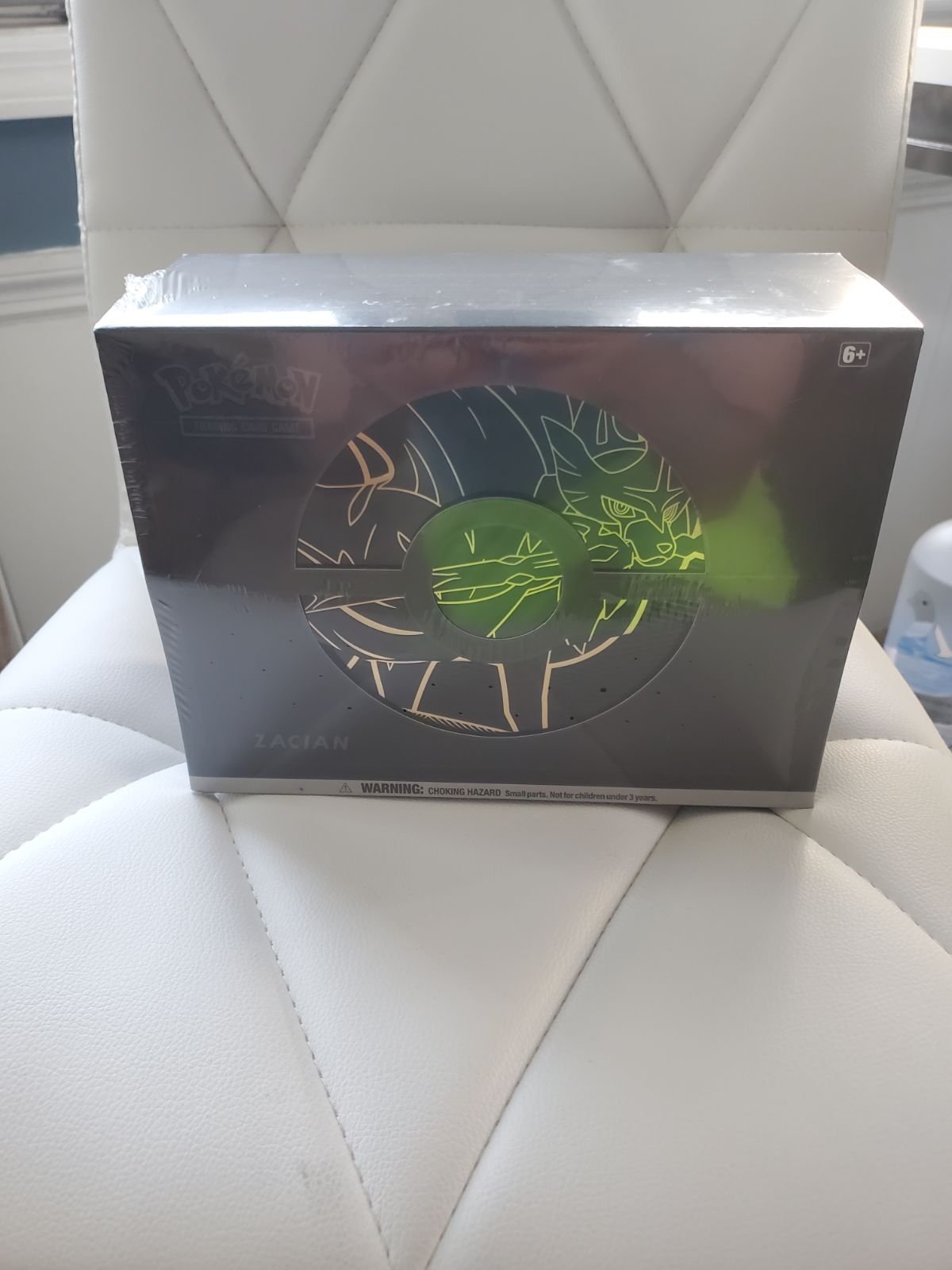 SEALED Pokémon Sword & Shield Zacian ETB