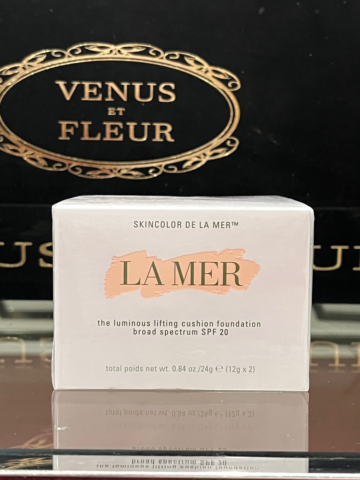 12 La Mer luminous lifting cushion foundation spf 20
