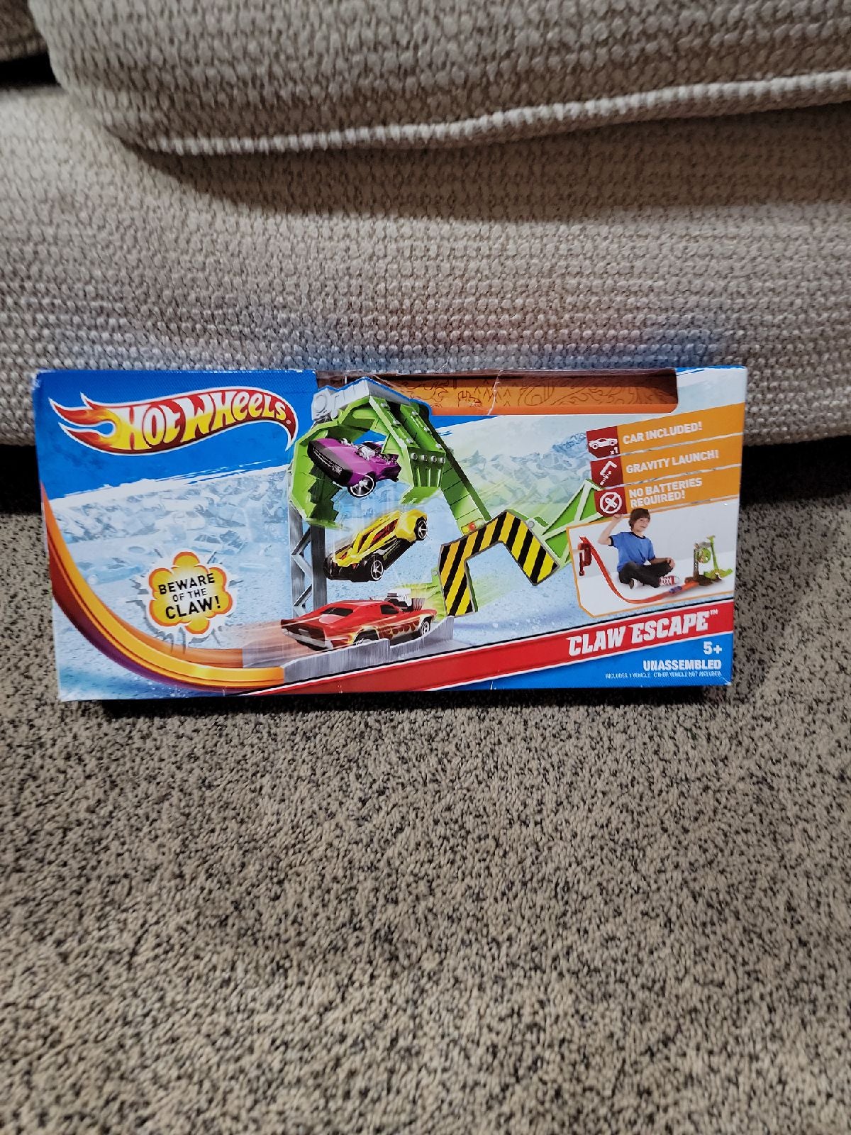 Hot wheels claw escape