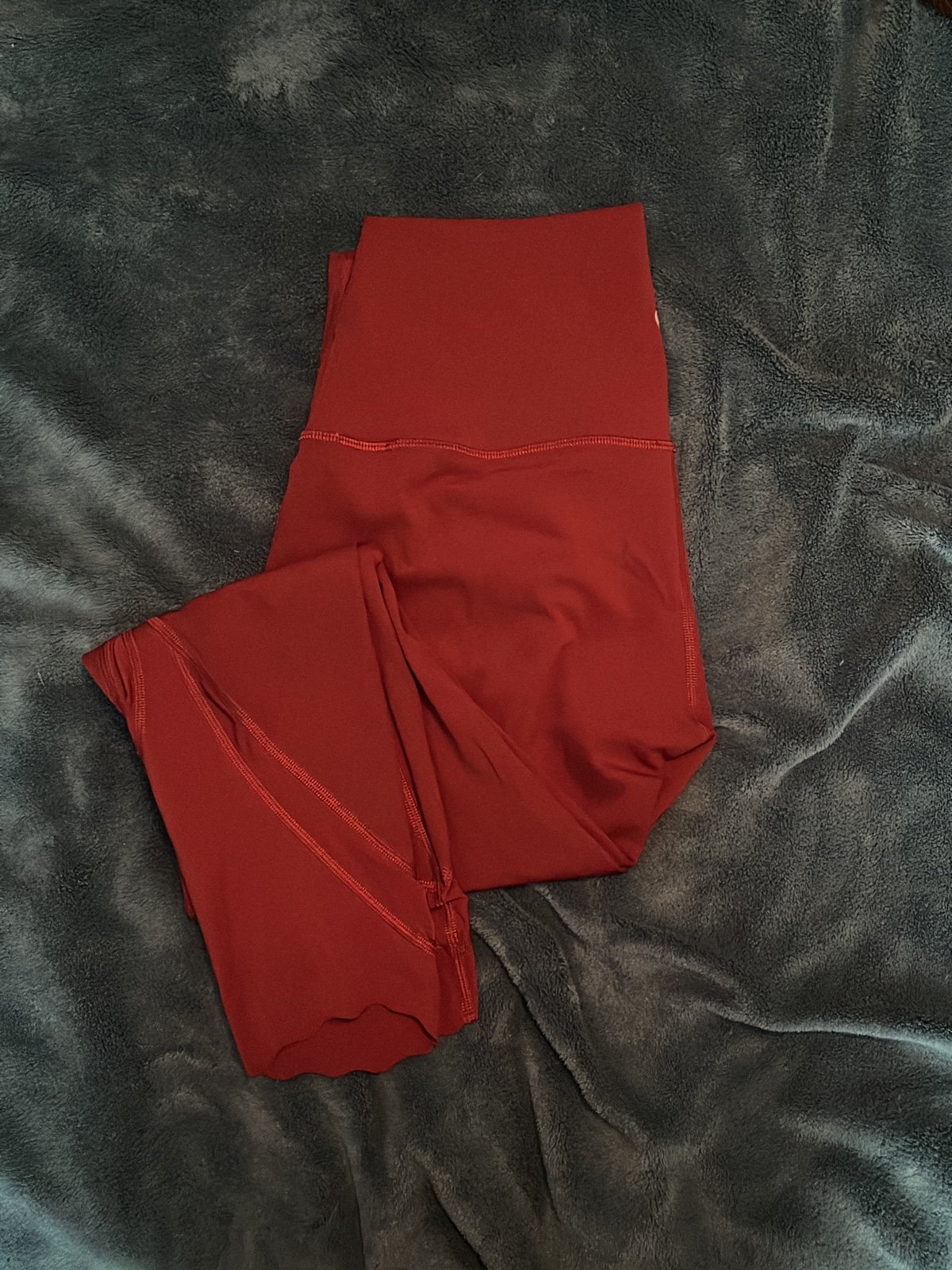 Lululemon wunder under scalloped leggings
