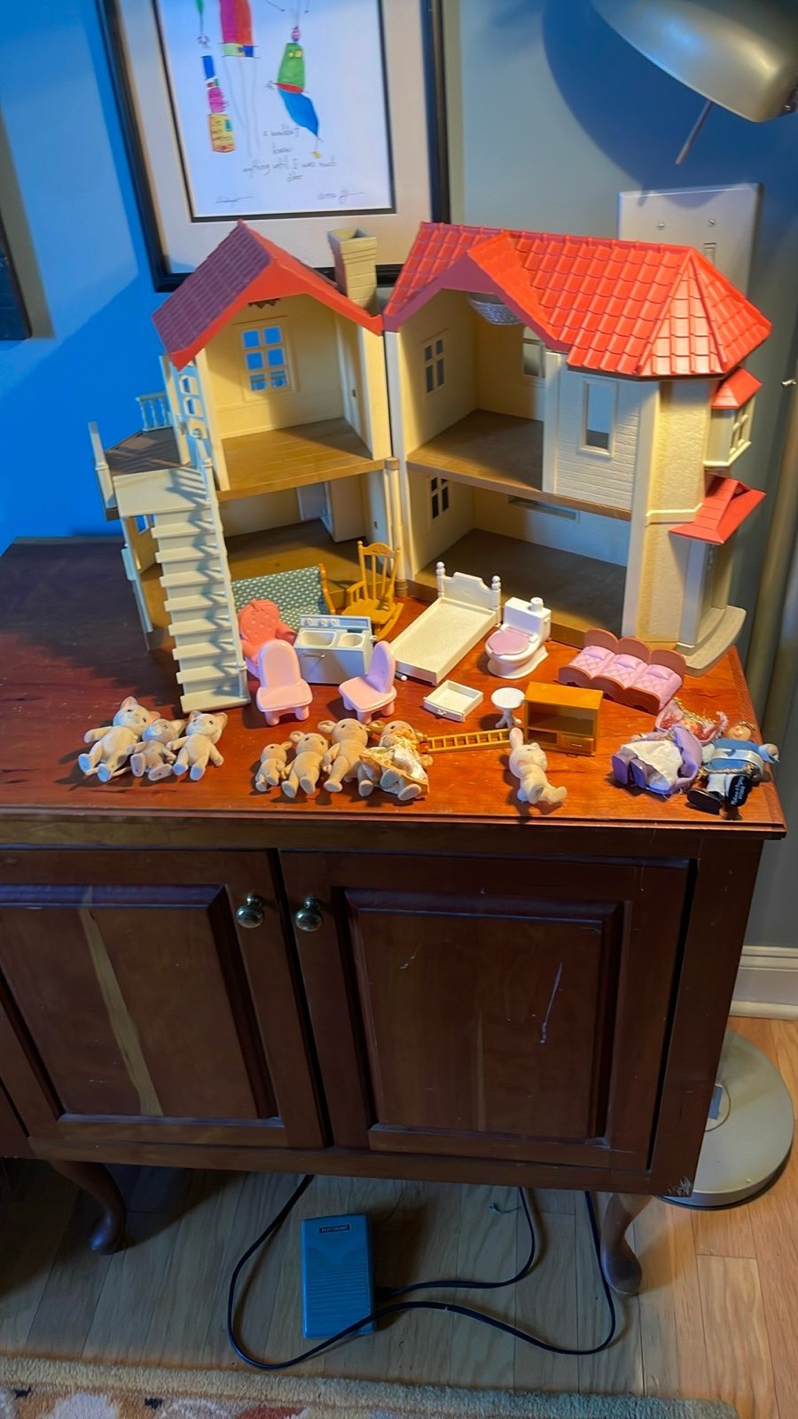 house Calico critters dollhouse-and all it’s contents