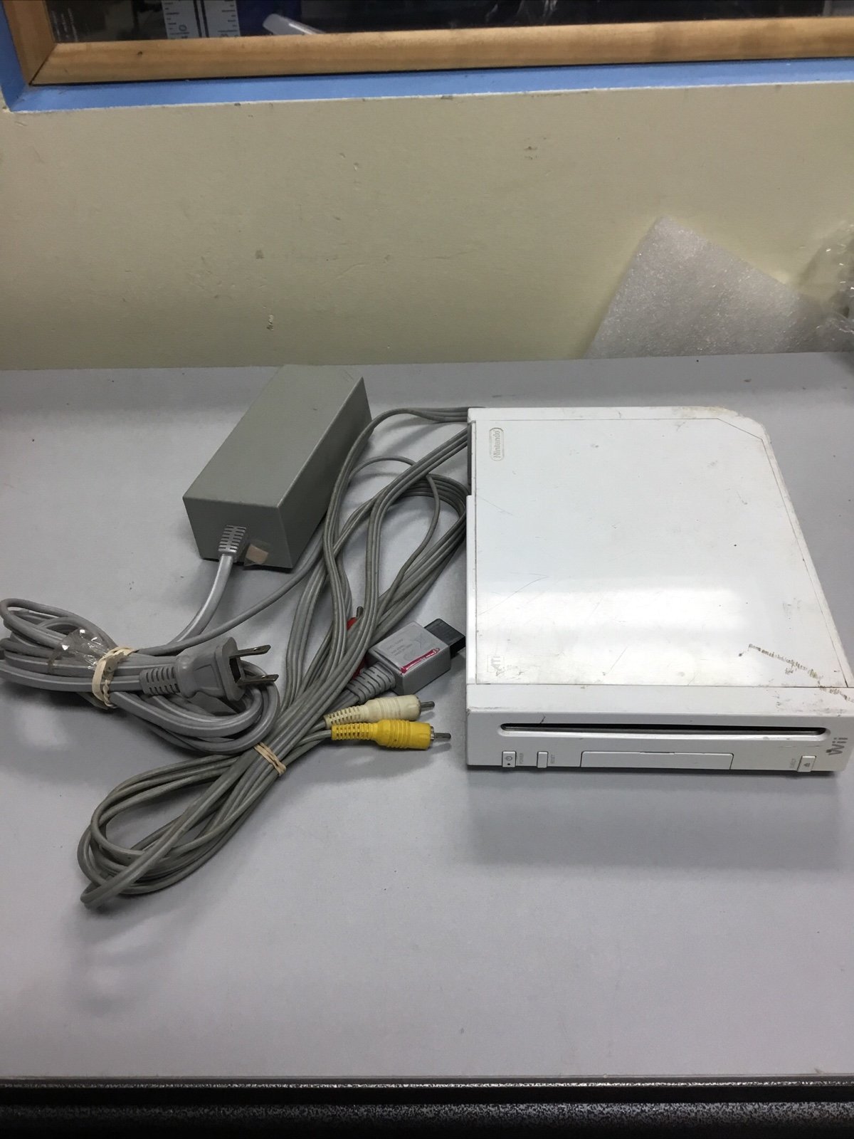 Wii Console Nintendo With Cable Cords  lu502900297 Tested