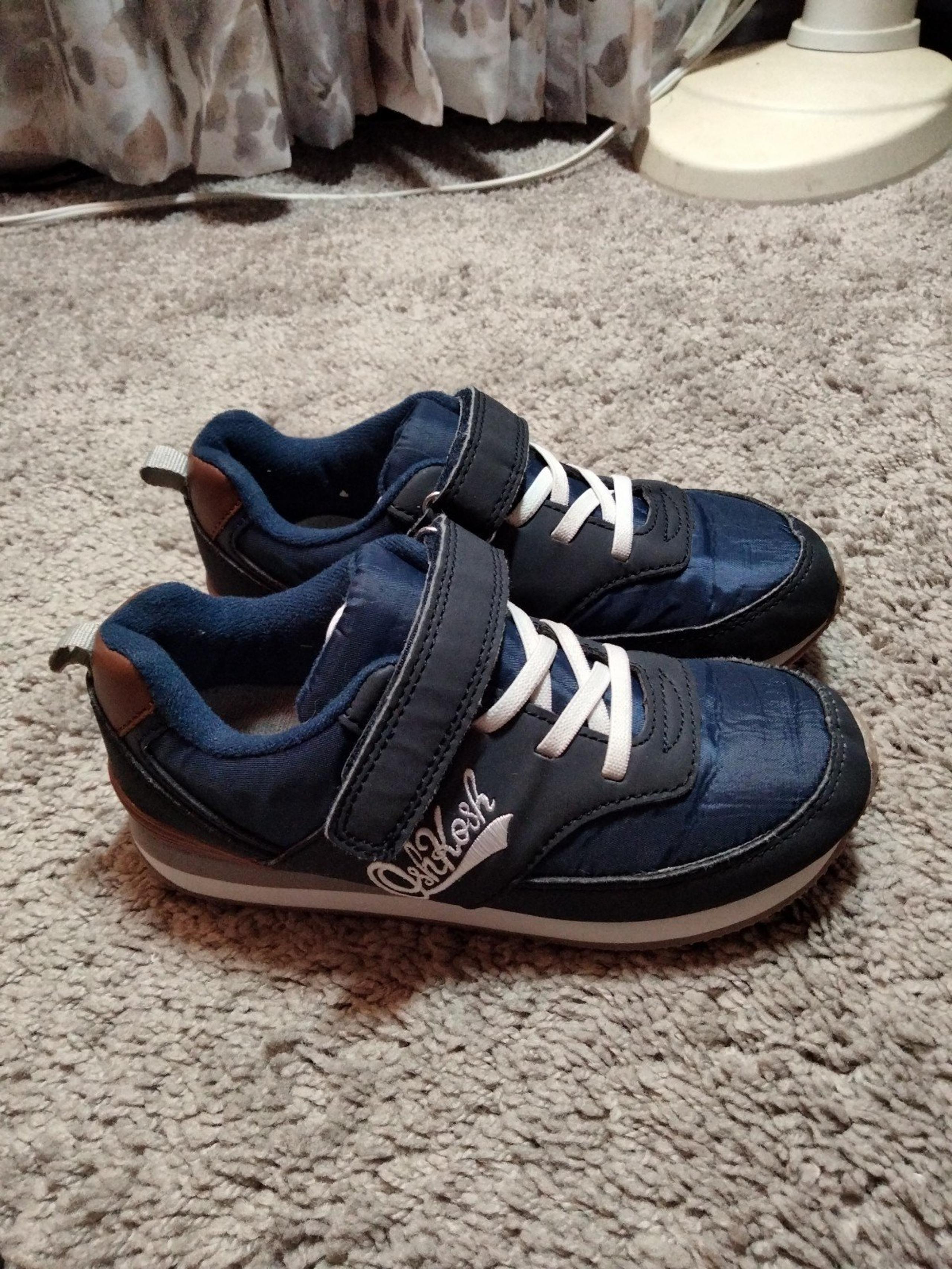 Oshkosh bgosh boys shoes size 1 US