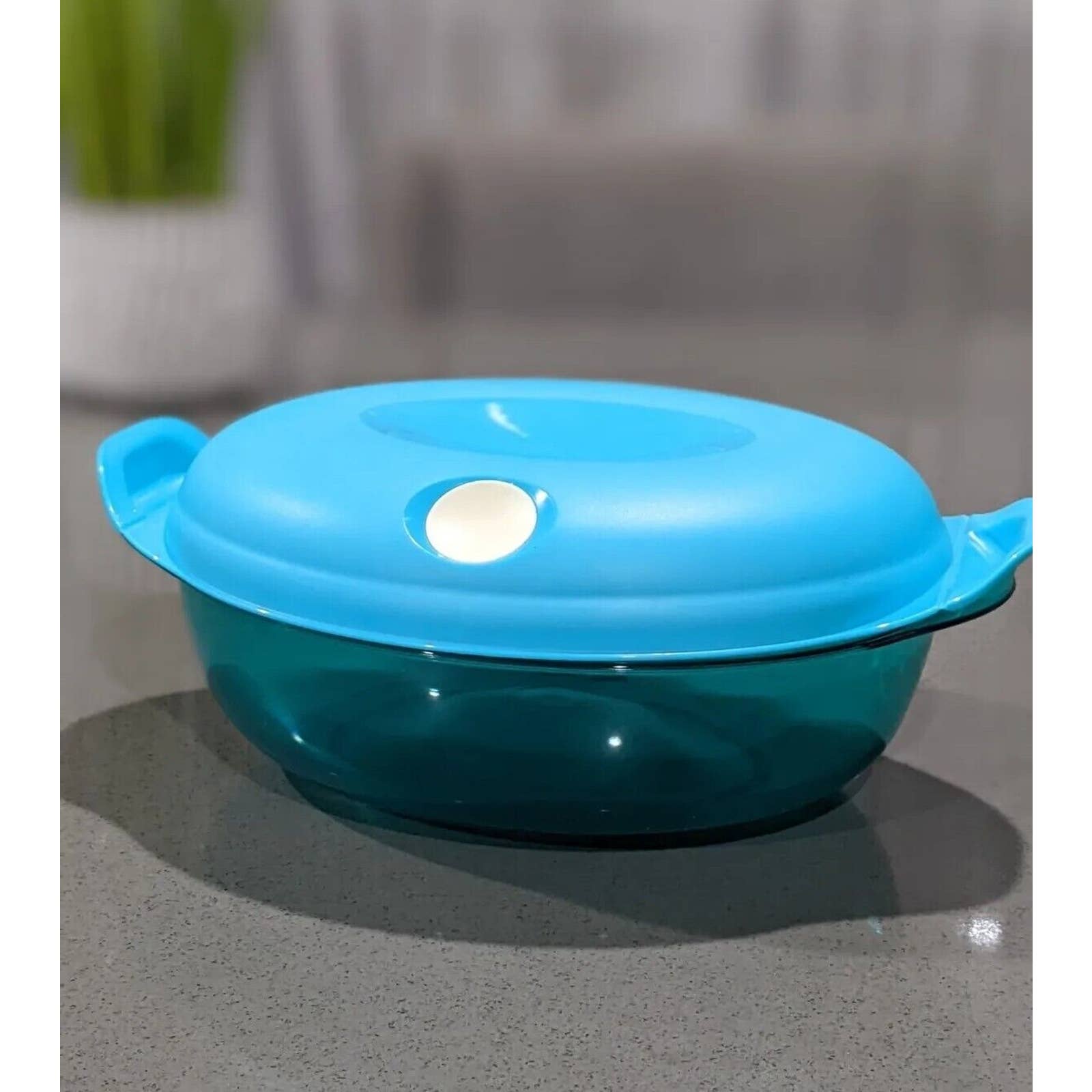 Tupperware Heat N Serve Microwave Container w Vent Lid Aqua Color 2L