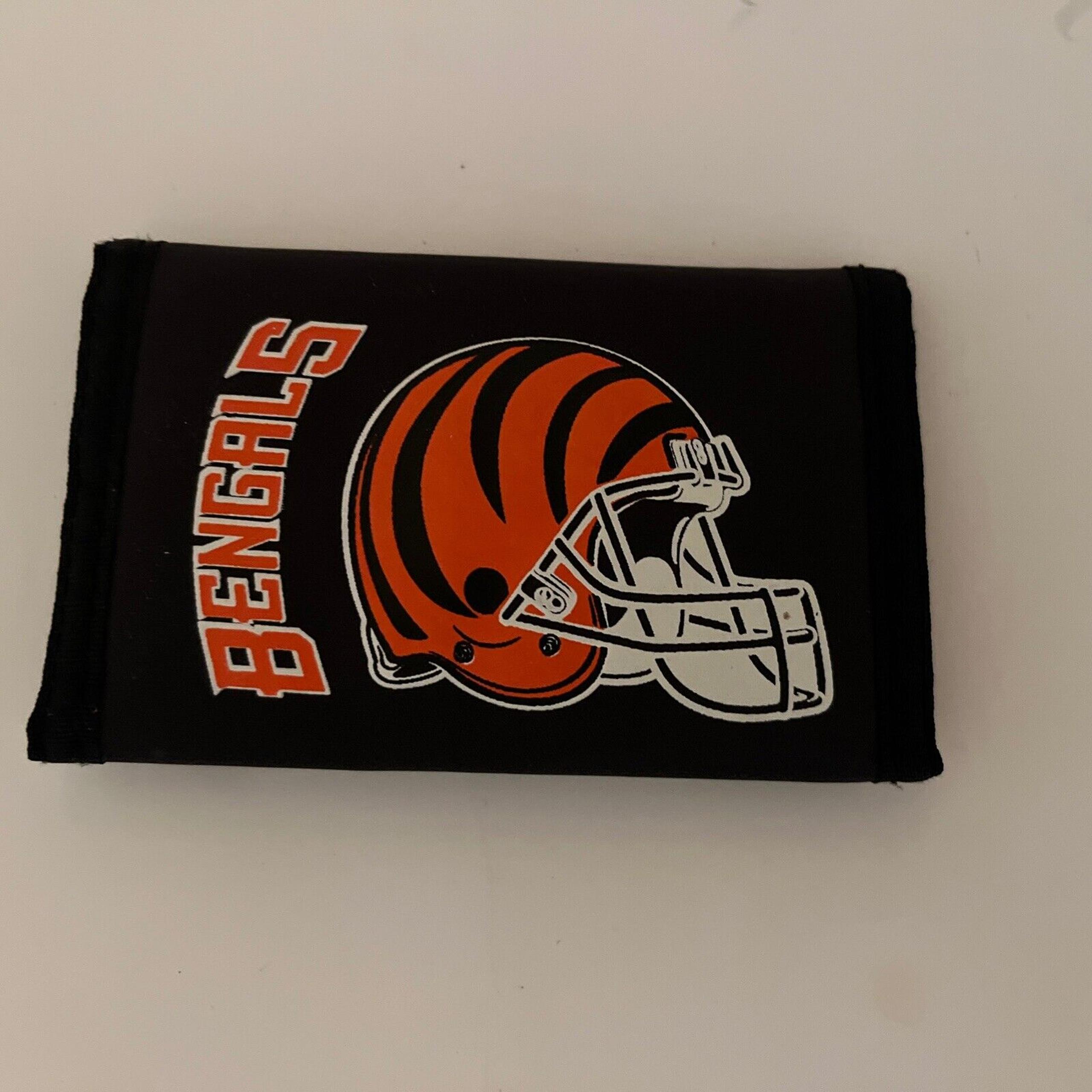 NFL Sports Mens Cincinnati Bengals Bi-fold Wallet Large Logo - Siskiyou
