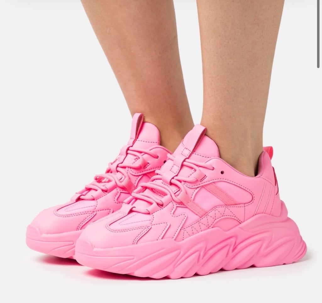 Madden Girl Wave Trainer Neon Pink Size 8.5 US Women’s