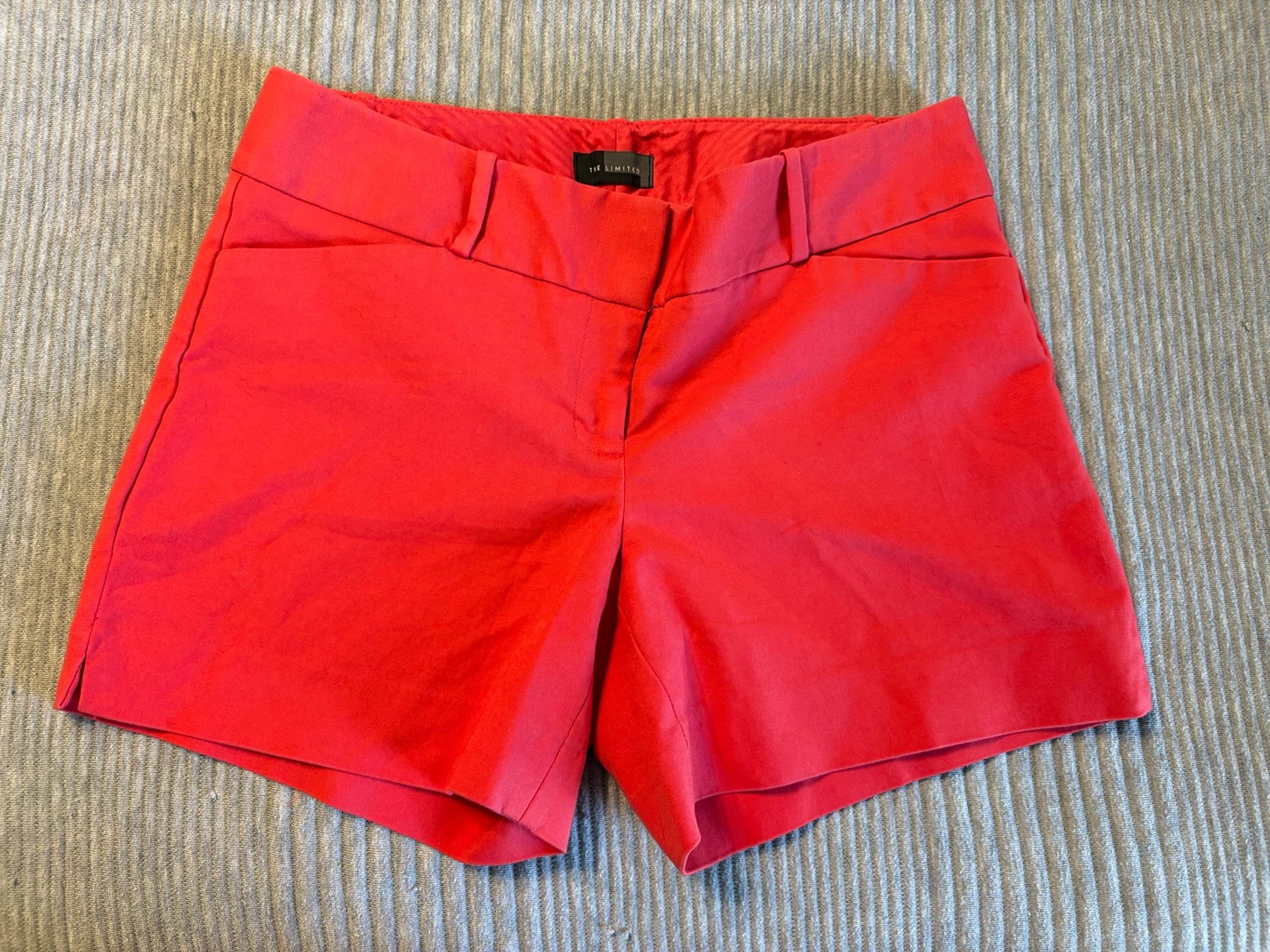 The Limited Shorts, Red size 6