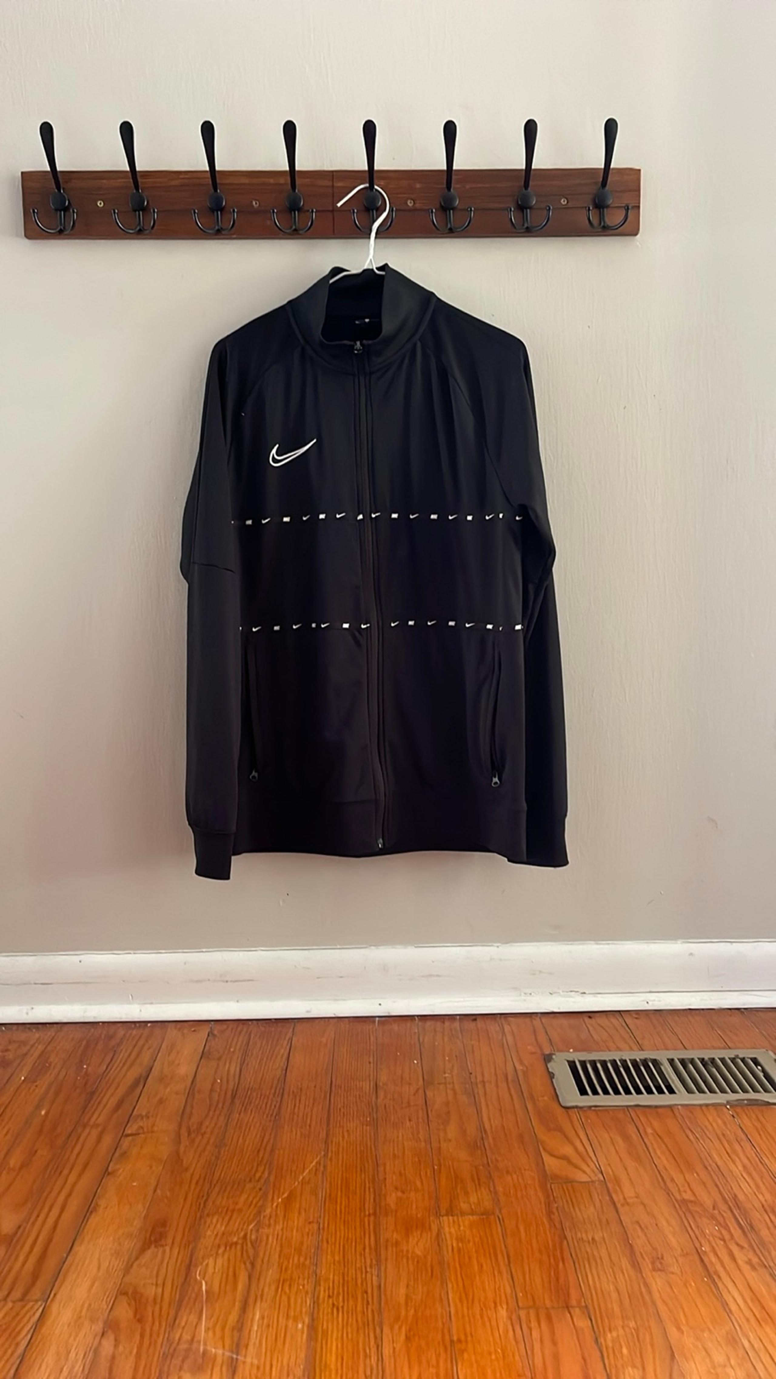 Men’s medium Nike black performance jacket