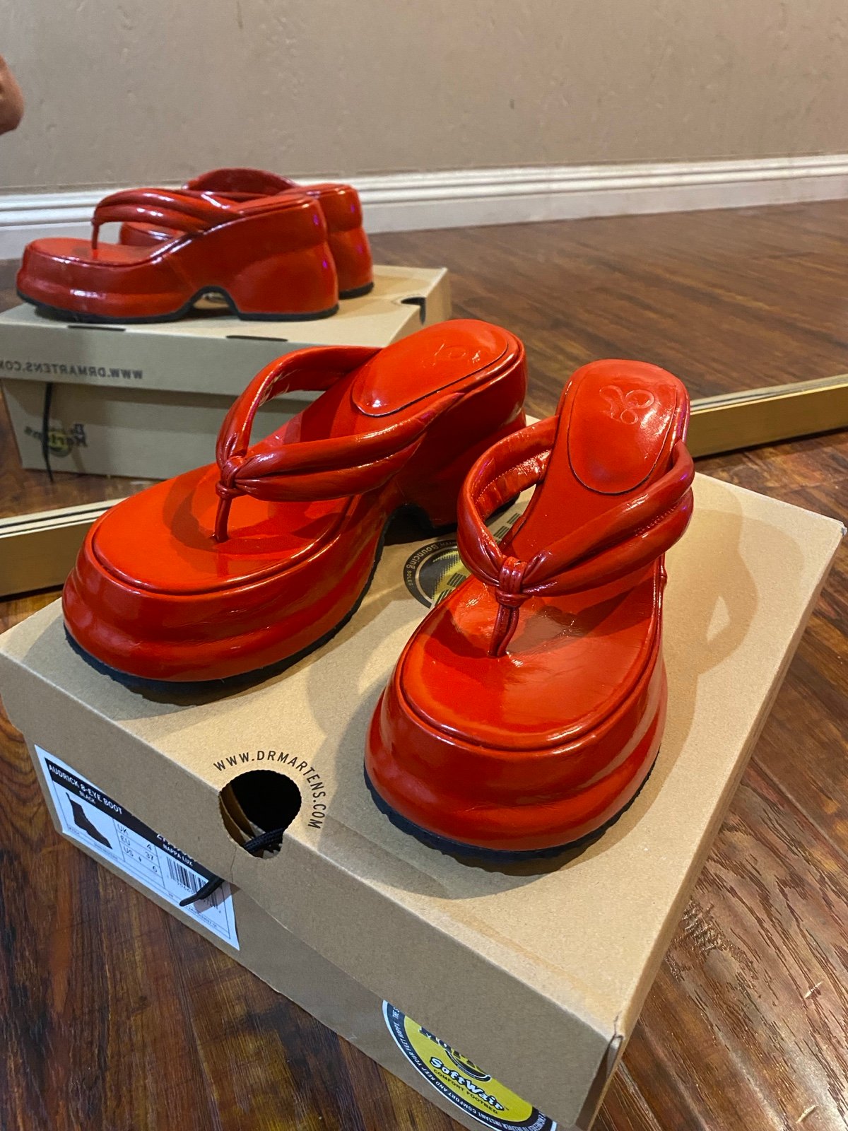 2000S Vintage platform red leather Sandals