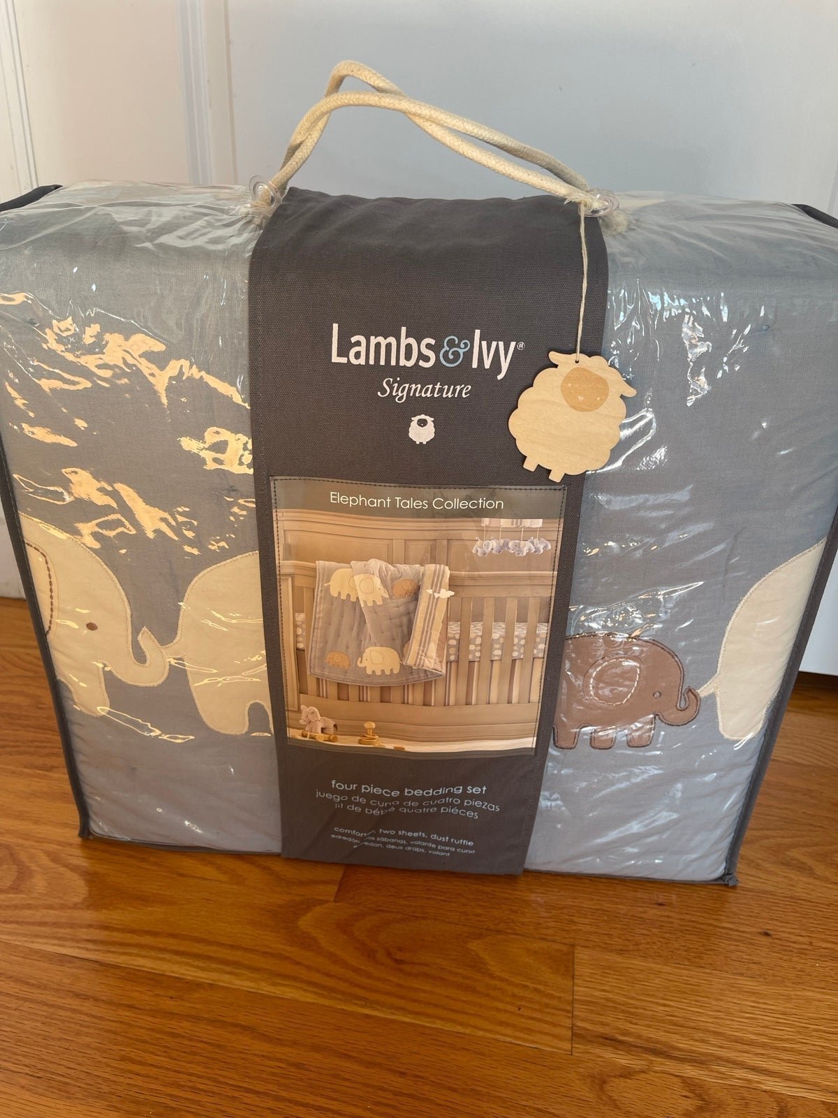 Lambs& Ivy signature four piece bedding set