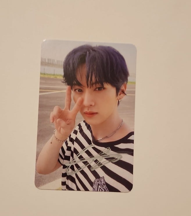 Stray kids Maxident Signed Lee Know Photocard