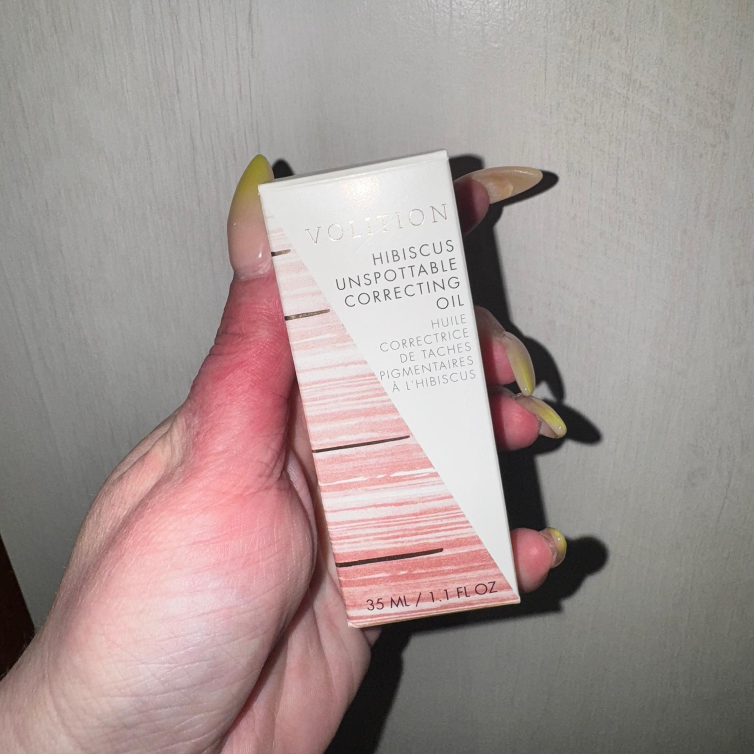 Hibiscus spot correcting oil