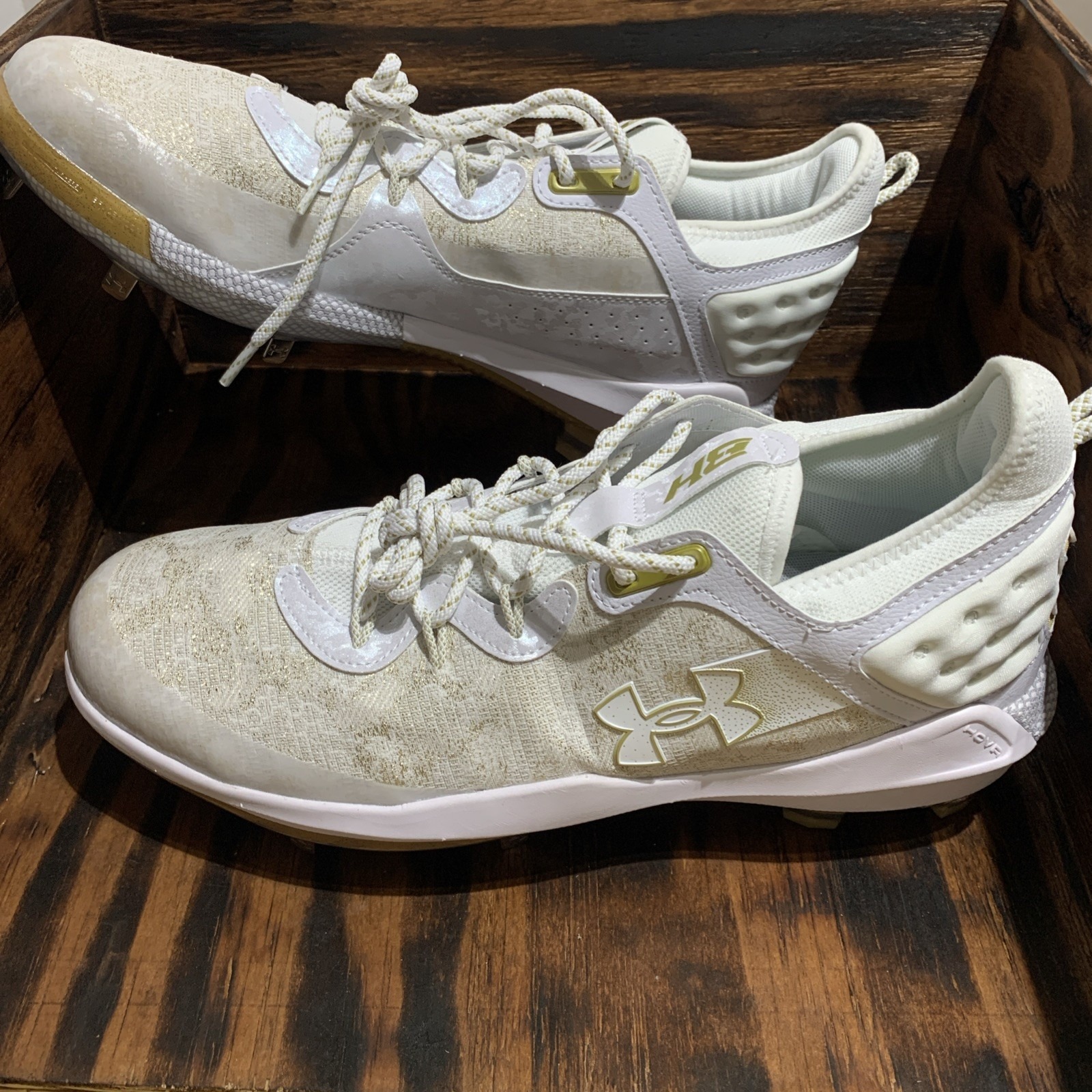 Under Armour Harper 8 Low ST Men's 13.5 Metal Baseball Cleats White/Gold 3026588