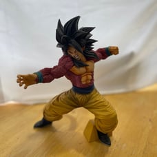 Goku super sayian 4 figure