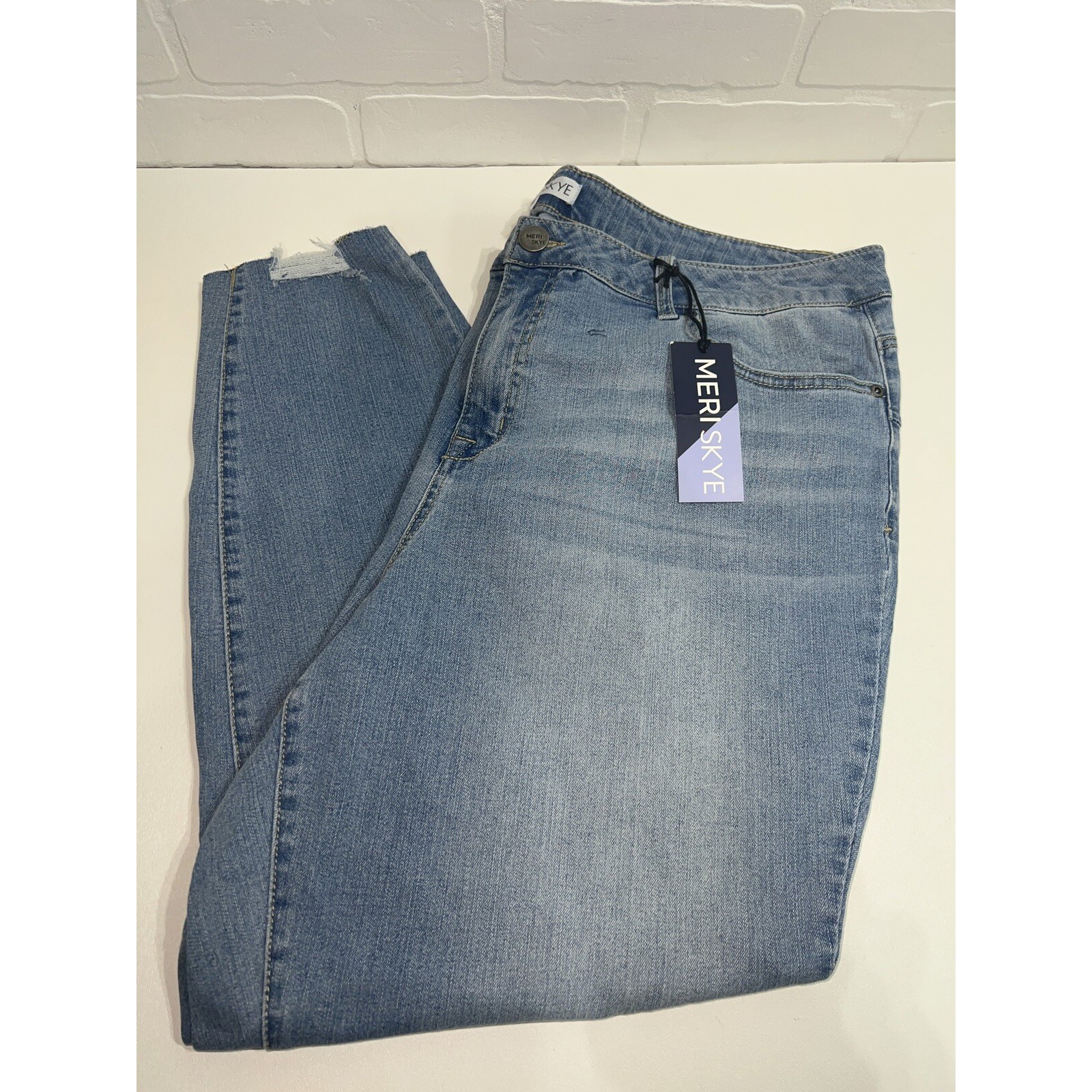 NWT! MERI SKYE 22W Skinny Jeans Raw Ankle Edge Distressed Pants