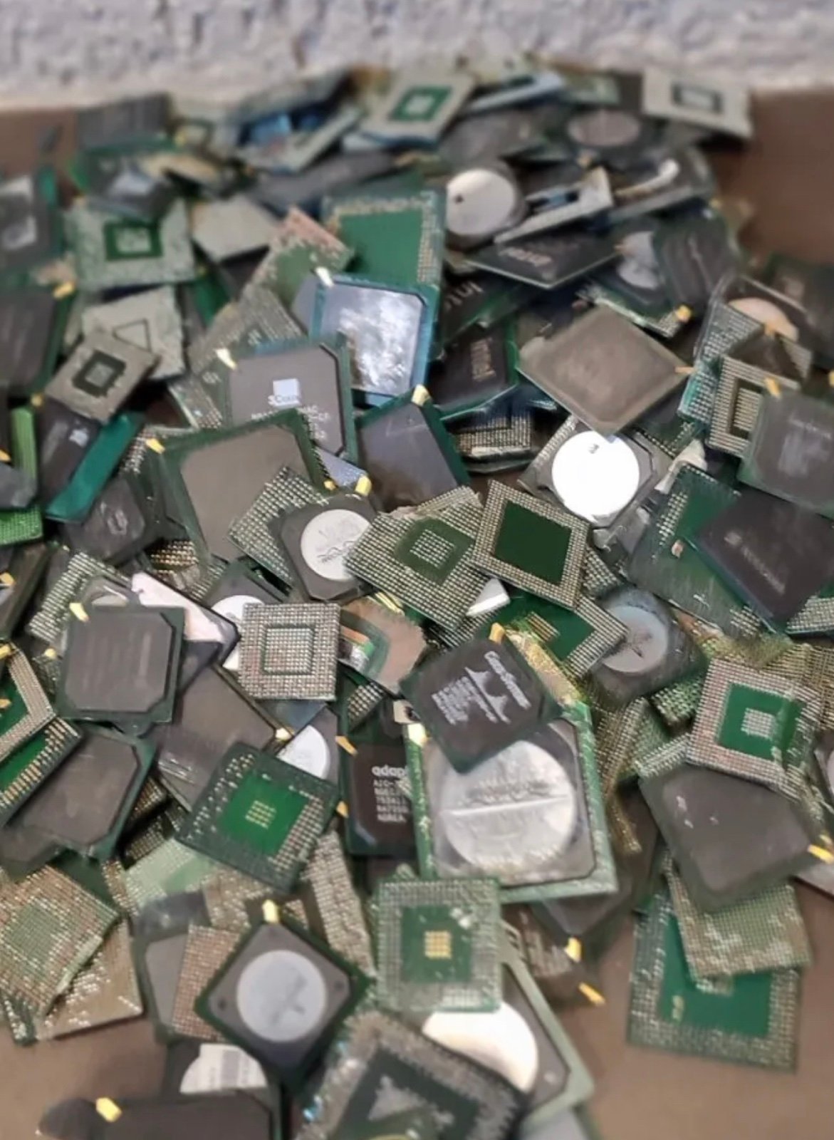Gold Corner BGA Gold Pinned CPU BGA Flat Packs IC Chips Mix Of All 300 Grams
