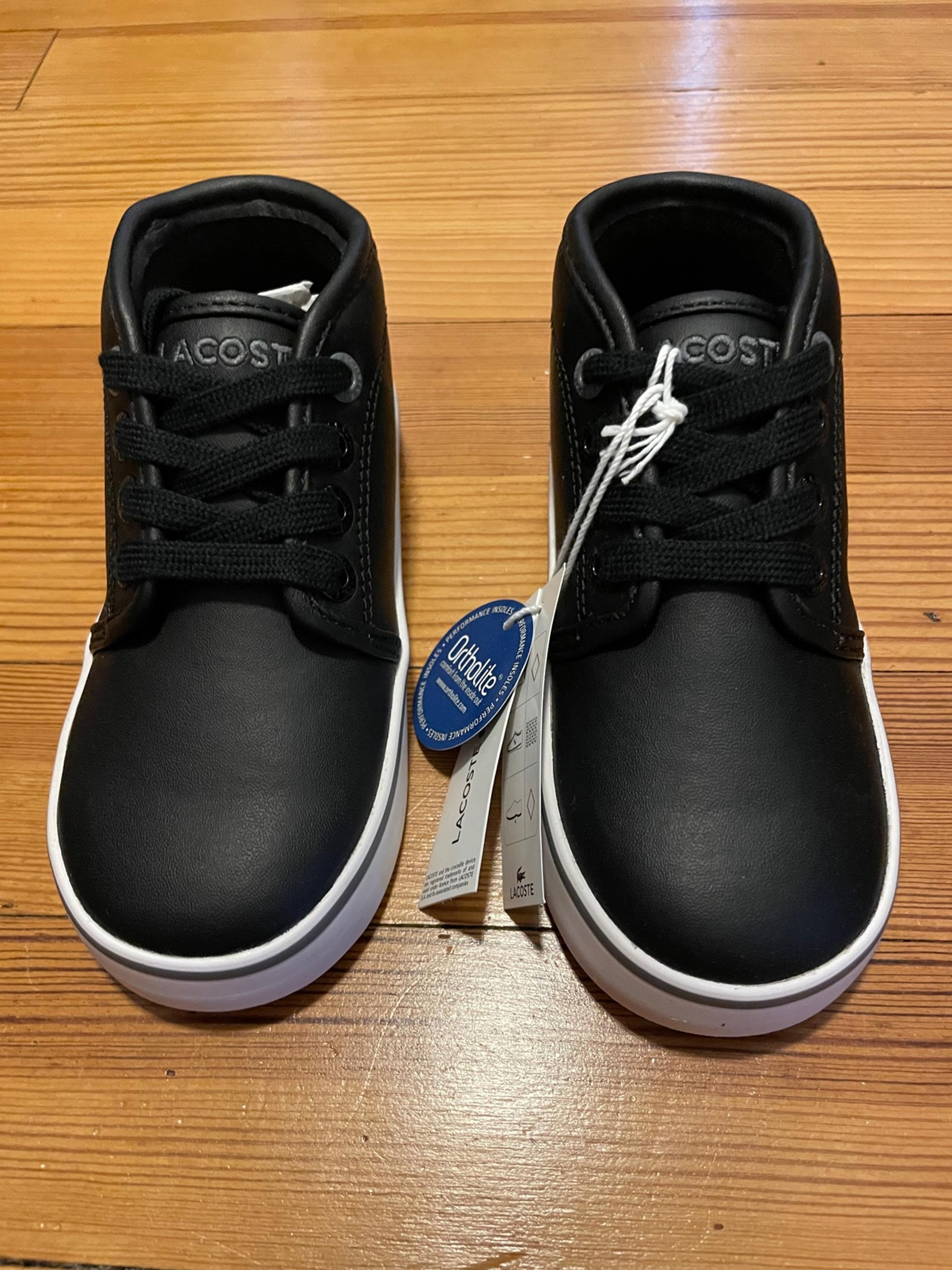 kids sneaker size 9 - Lacoste
