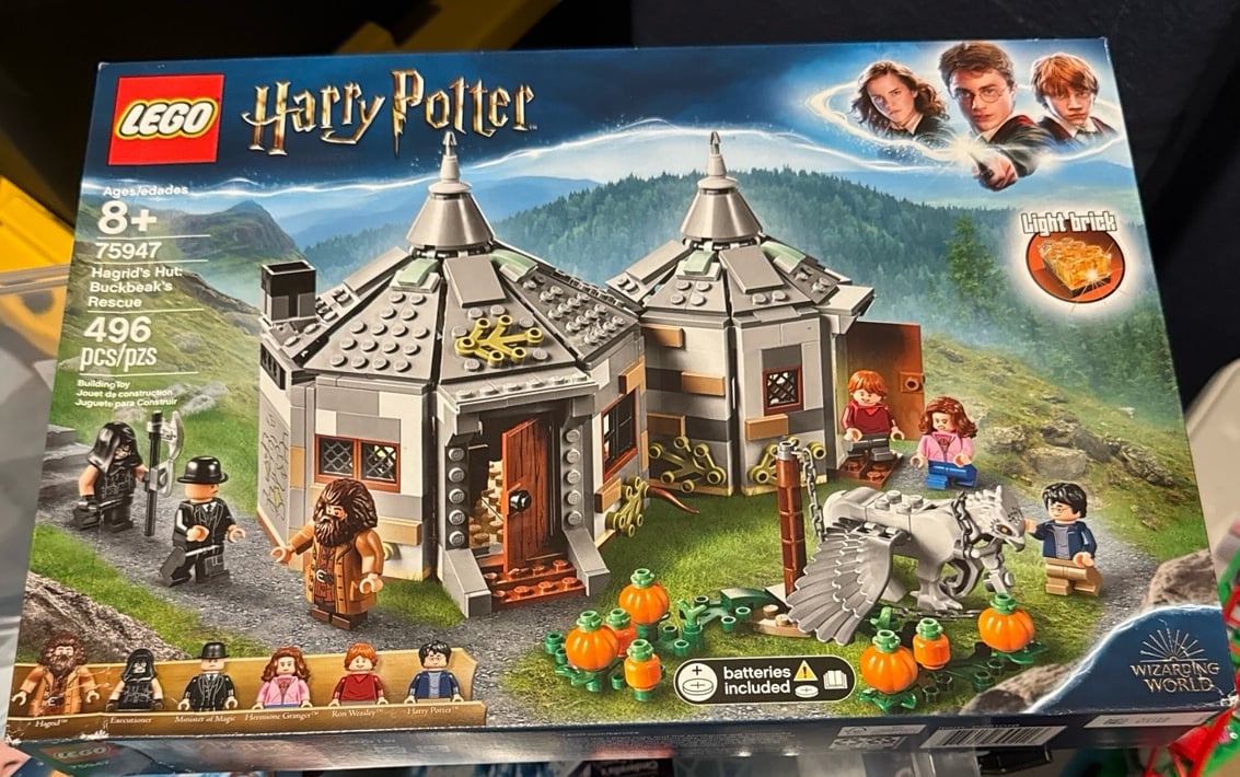 *NEW* LEGO Harry Potter Hagrid's Hut - Buckbeak's Rescue 75947
