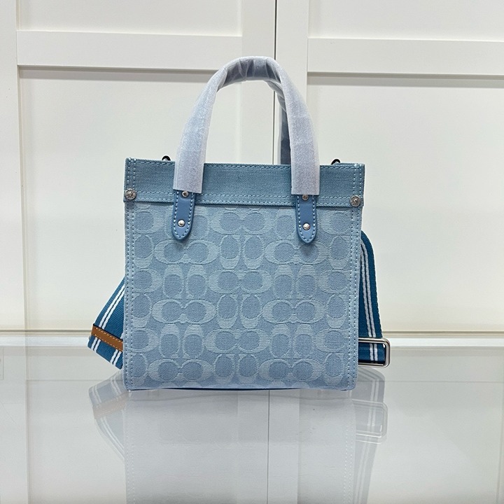NEW Coach Field Tote 22 DENIM Pale Blue Signature Washed Denim