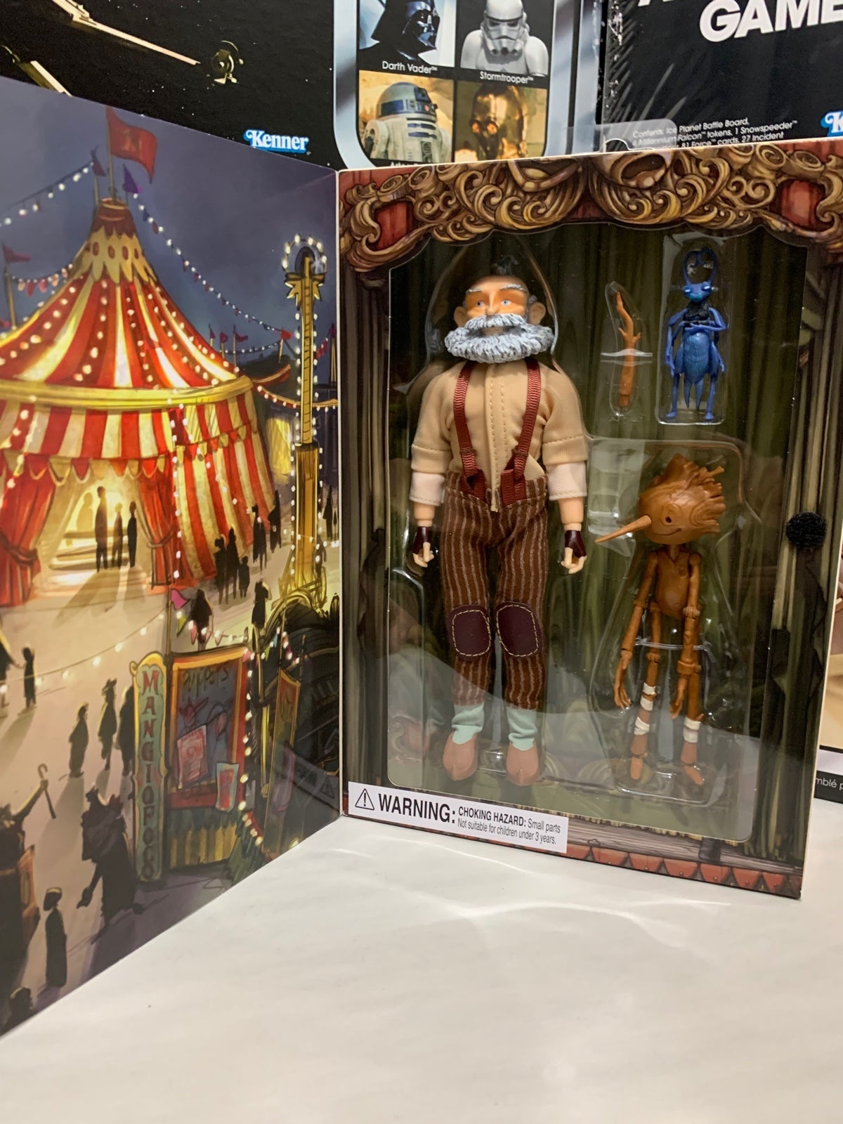 Netflix hotsell MEGO Pinocchio Del Toros Action Figure Set Geppetto Cricket New