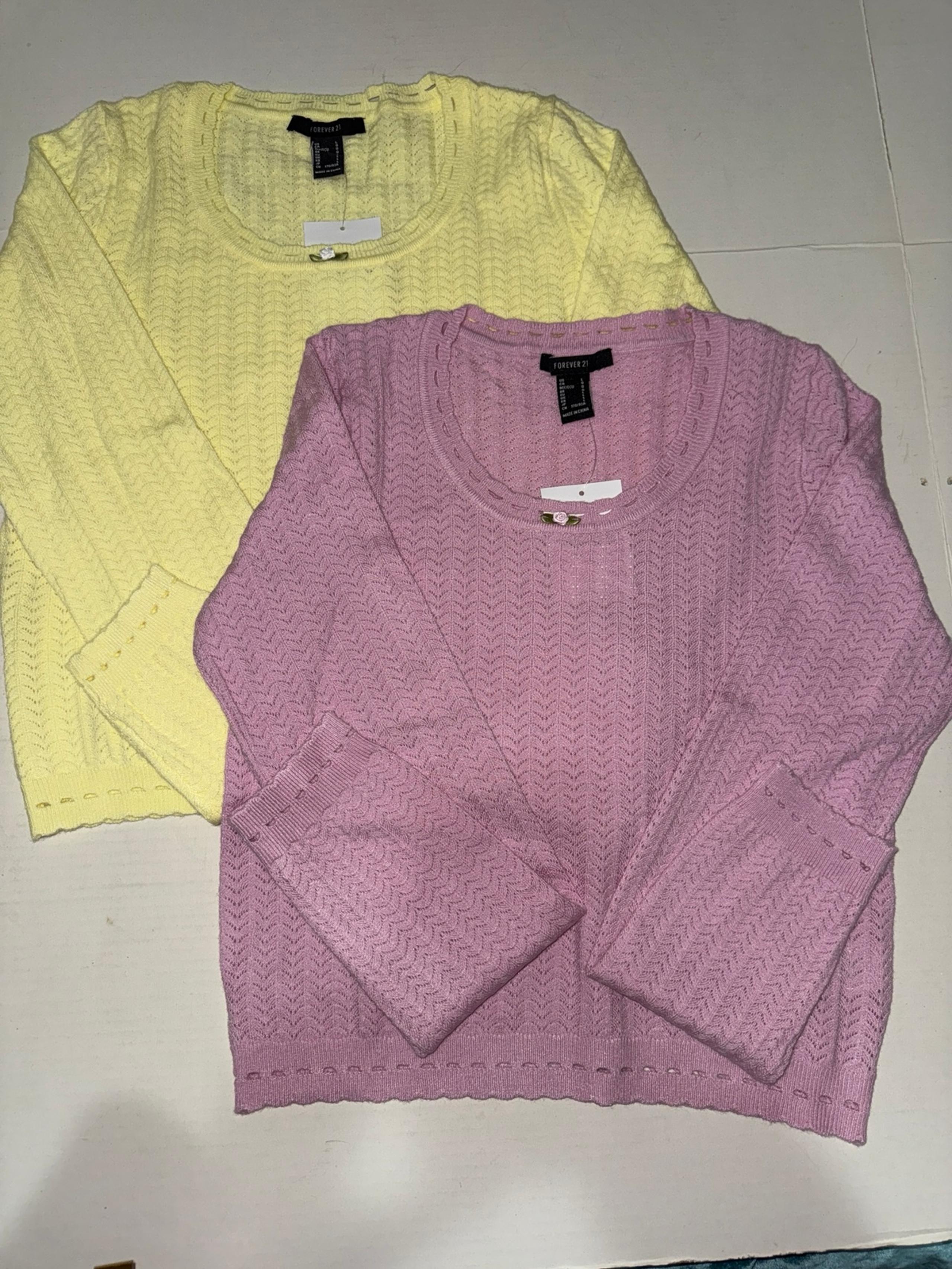 Forever 21 women’s top. NWT size L.
