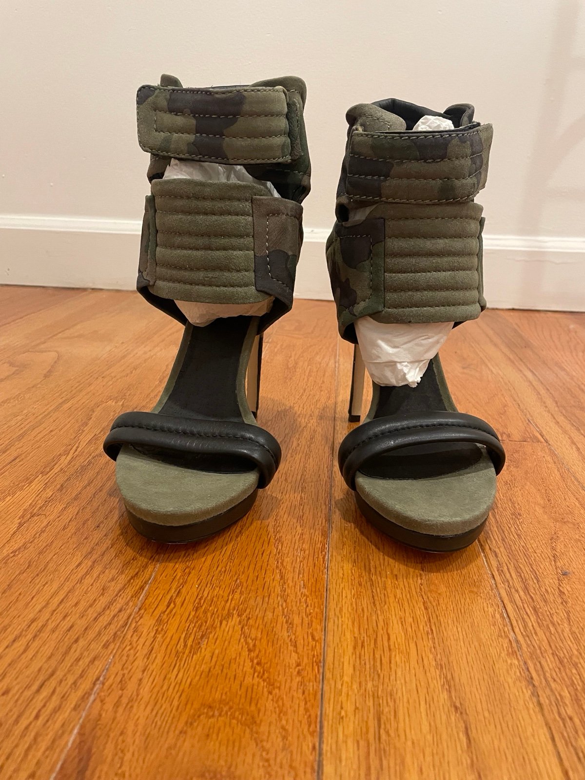 Mia limited edition rocco camo 4inch heels