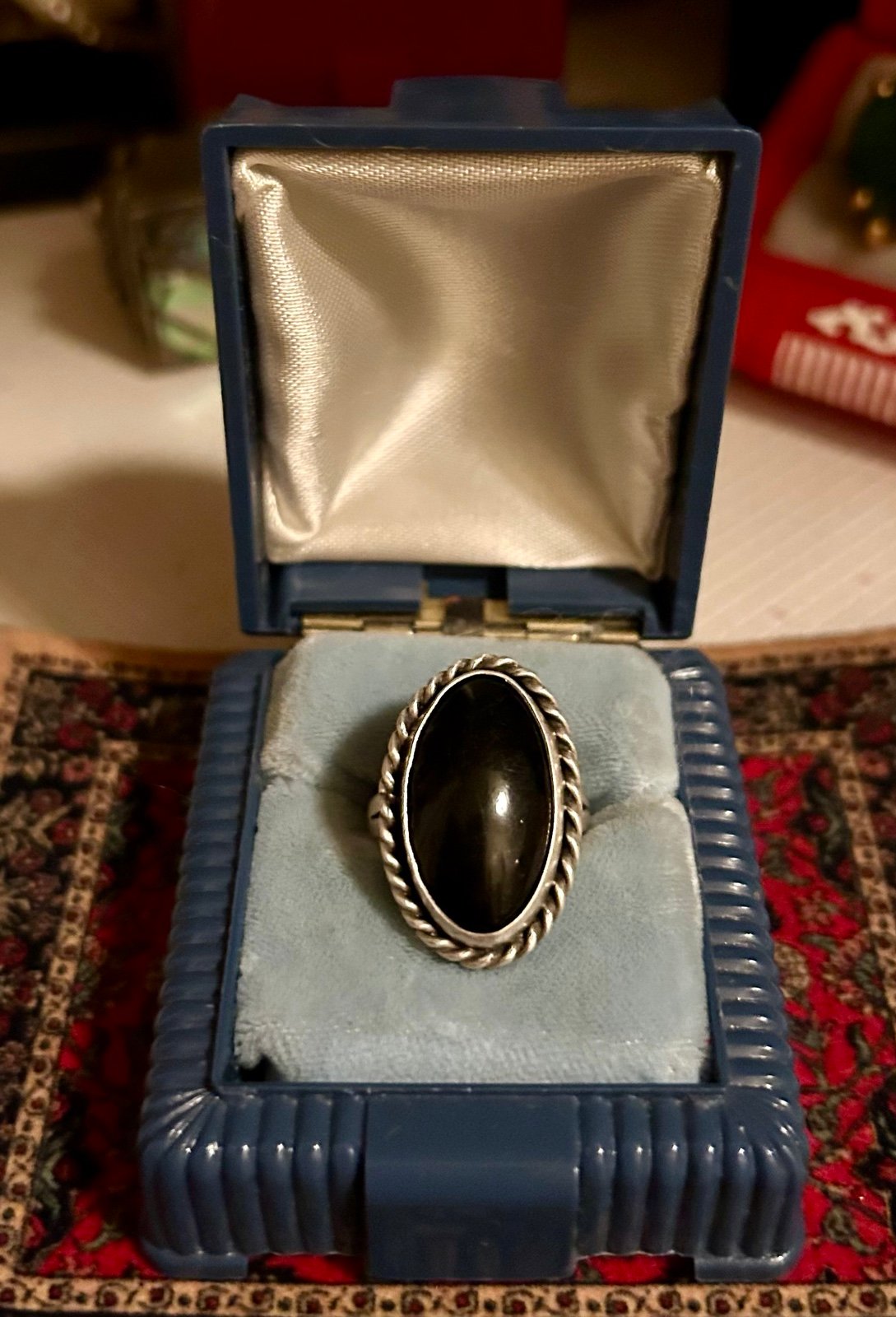 Vintage - Sterling Silver Split Shank Ring w/ Oval Onyx & Rope Silverwork Border