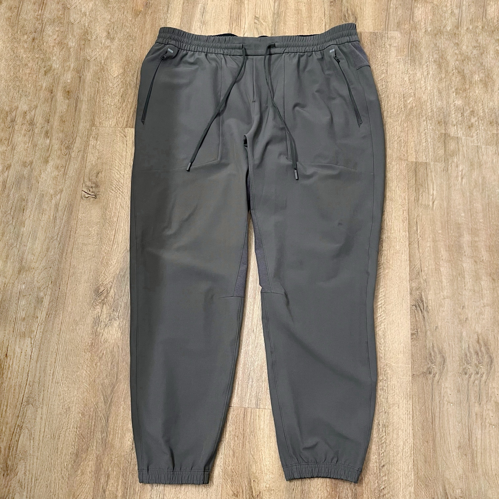Lululemon Men's Gray License to Train Four-Way Stretch Jogger Pants Size XXL