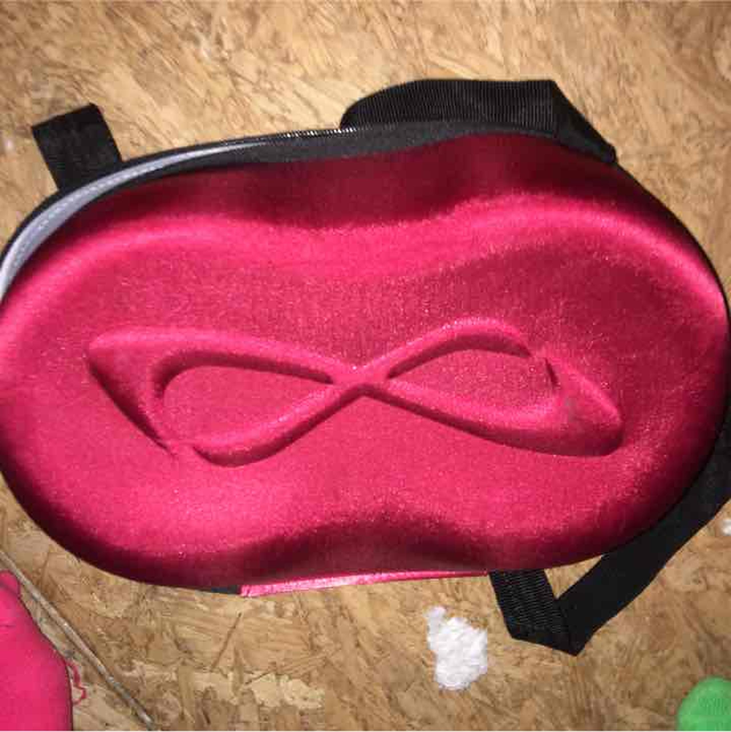 Infiniti shoe holder