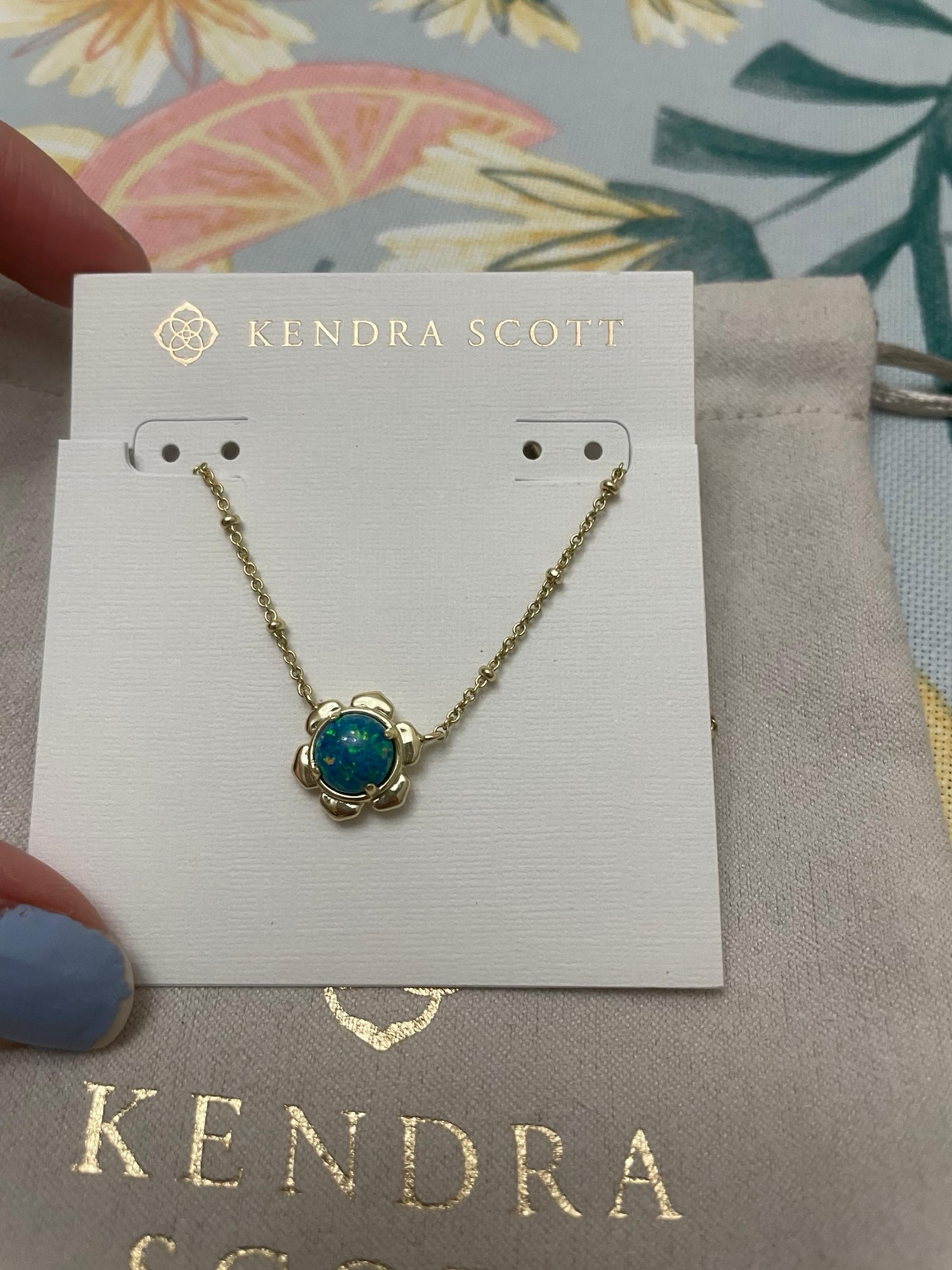 Limited Edition Kendra Scott Short Pendent Necklace