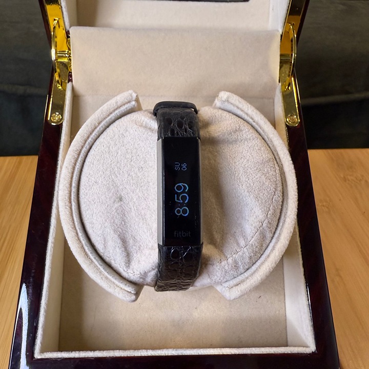 FitBit Alta HR Smart Band Activity Tracker + Heart Rate Monitor, Black Leather