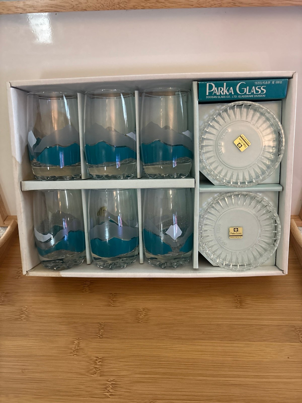 Vintage parka glassware set