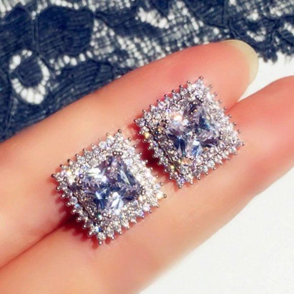 18K White Gold Diamond Square Earrings