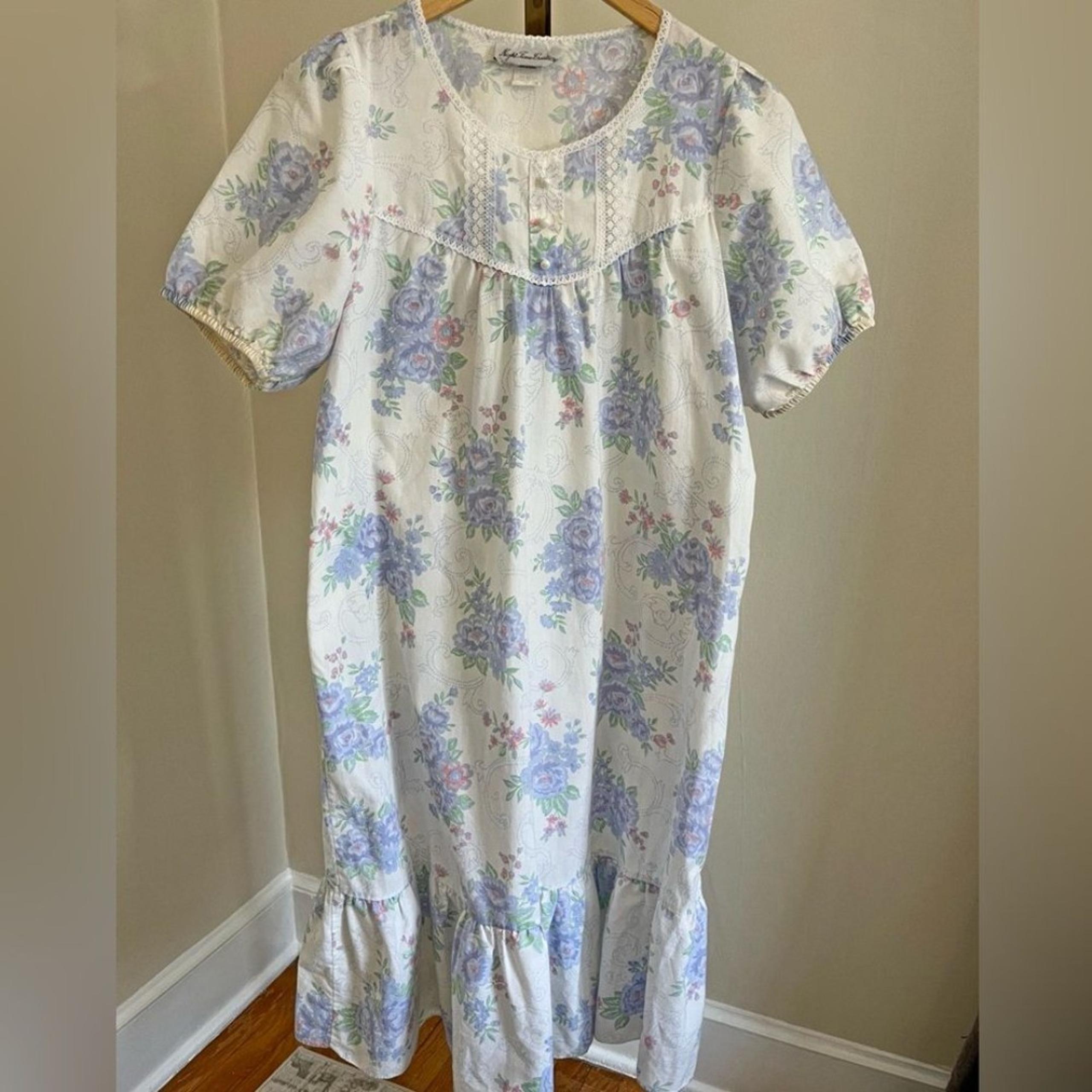 Vintage 80’s floral babydoll nightgown ruffle lace dainty feminine sleep