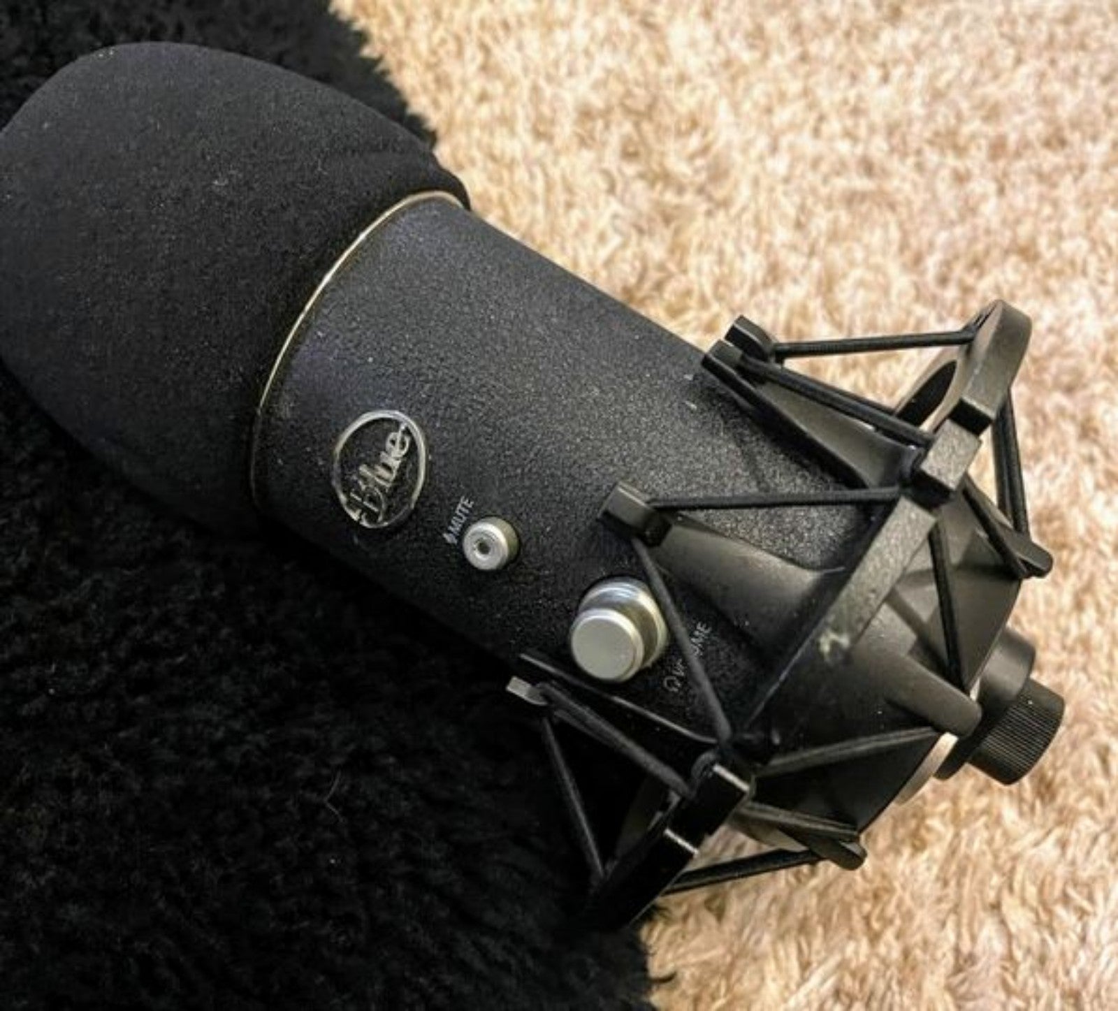 Blue Yeti Pro w/Shock Mount (Gaming Microphone)