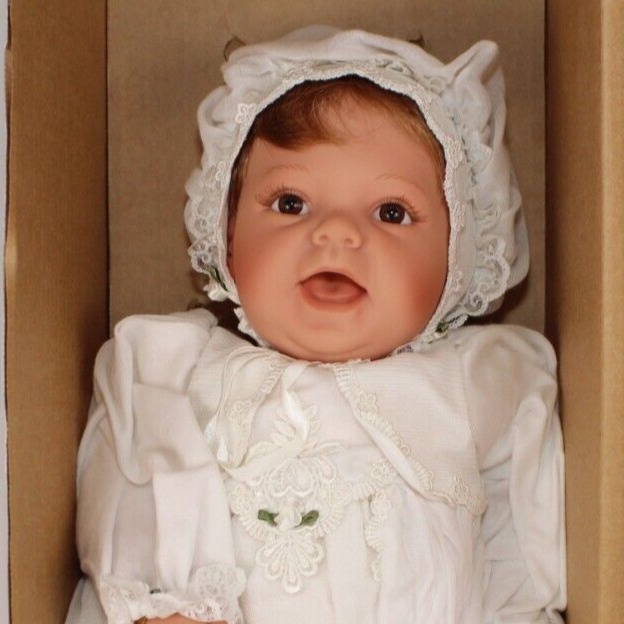 Lee Middleton 20 Vinyl Doll ANGEL LOVE complete with box