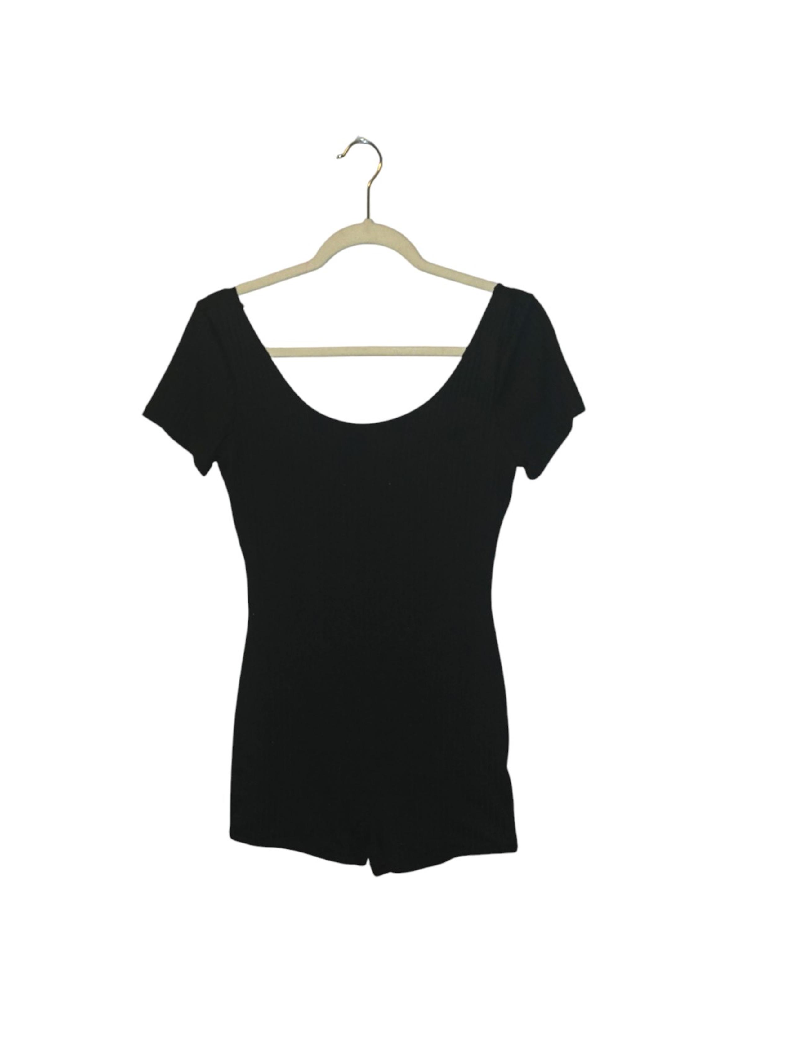 Heart hips
Women black romper 
Medium
Made in china 
Crew neck short sleeves 
Se