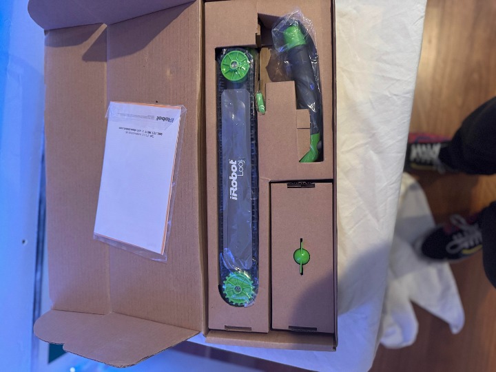 iRobot Looj Gutter Cleaning Robot New In Box Green Black